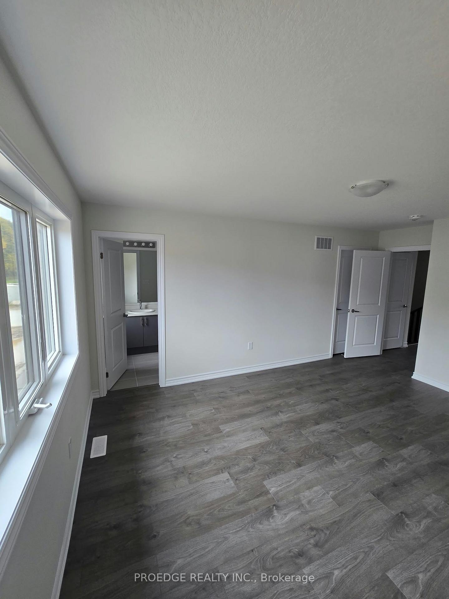 Photo 11 of 138 Periwinkle Crescent, Woodstock, Woodstock - North — HOMEH