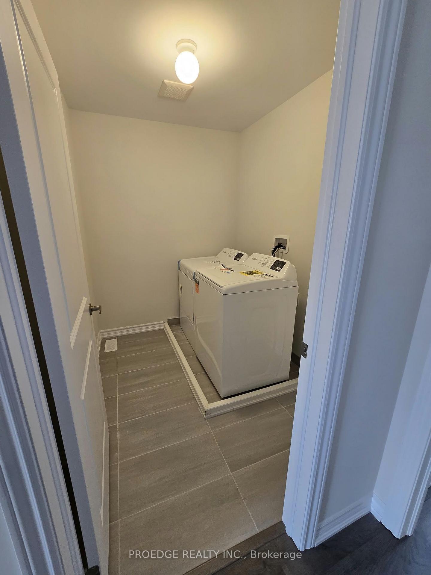 Photo 14 of 138 Periwinkle Crescent, Woodstock, Woodstock - North — HOMEH