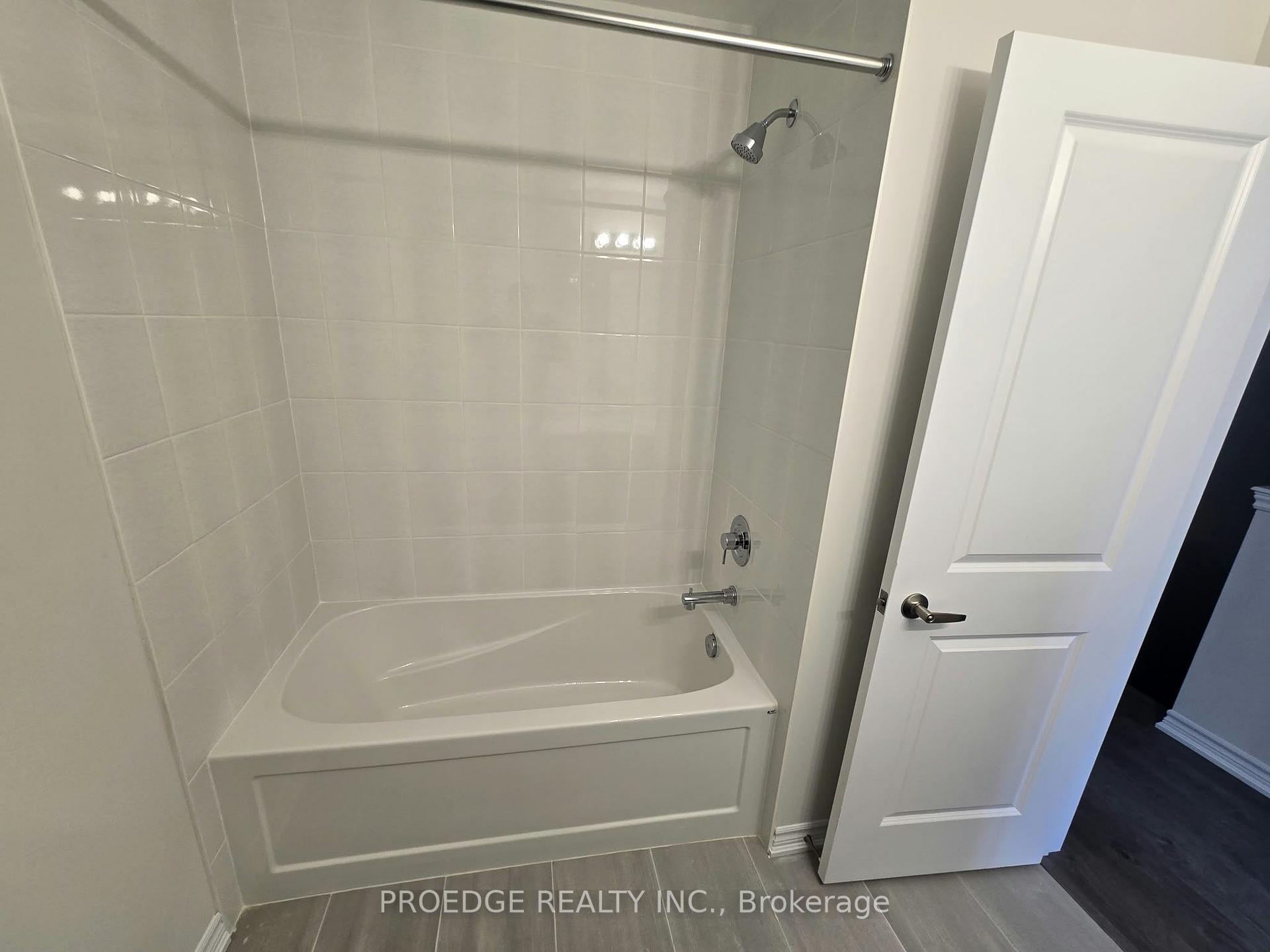 Photo 15 of 138 Periwinkle Crescent, Woodstock, Woodstock - North — HOMEH