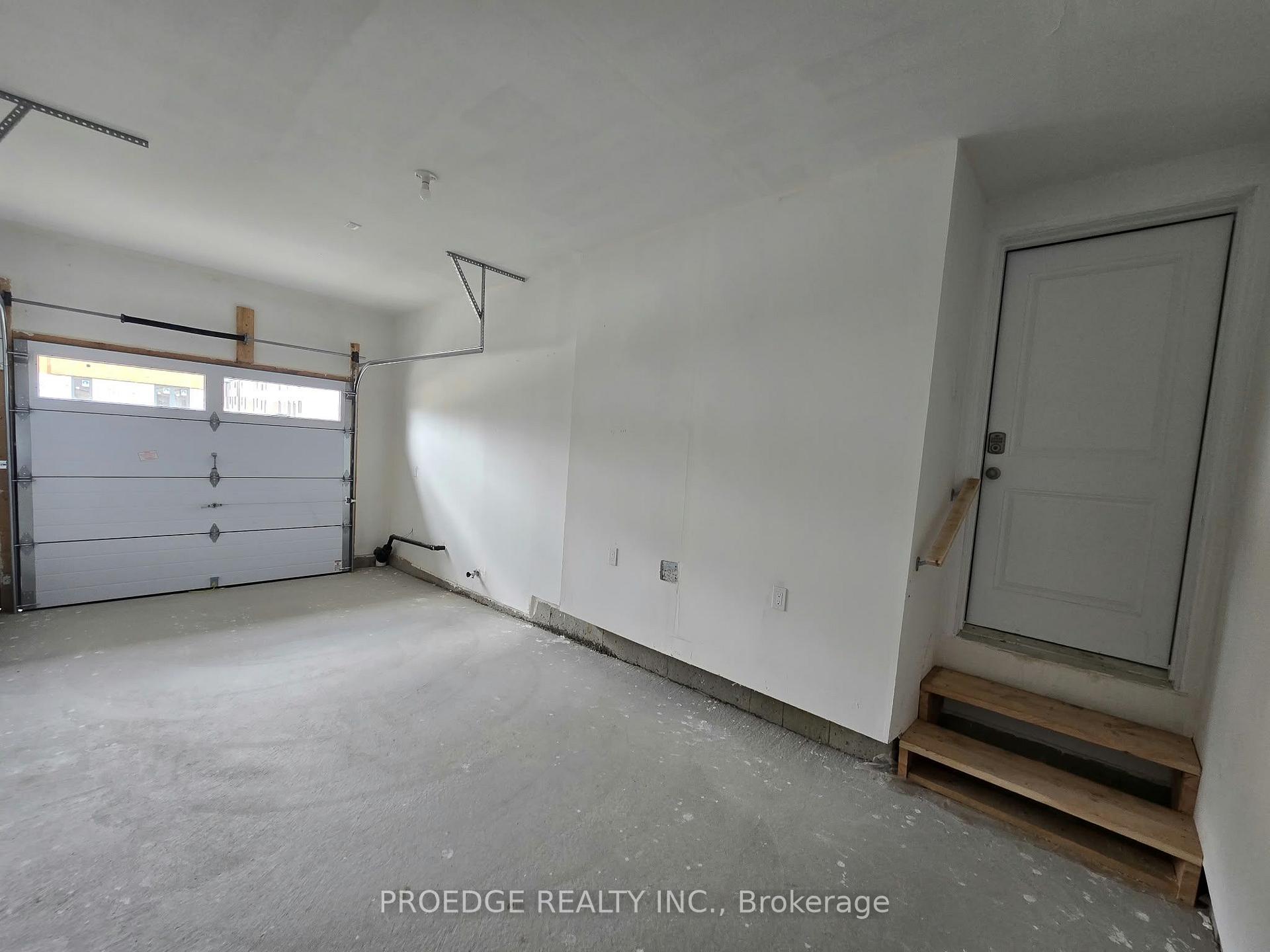 Photo 16 of 138 Periwinkle Crescent, Woodstock, Woodstock - North — HOMEH