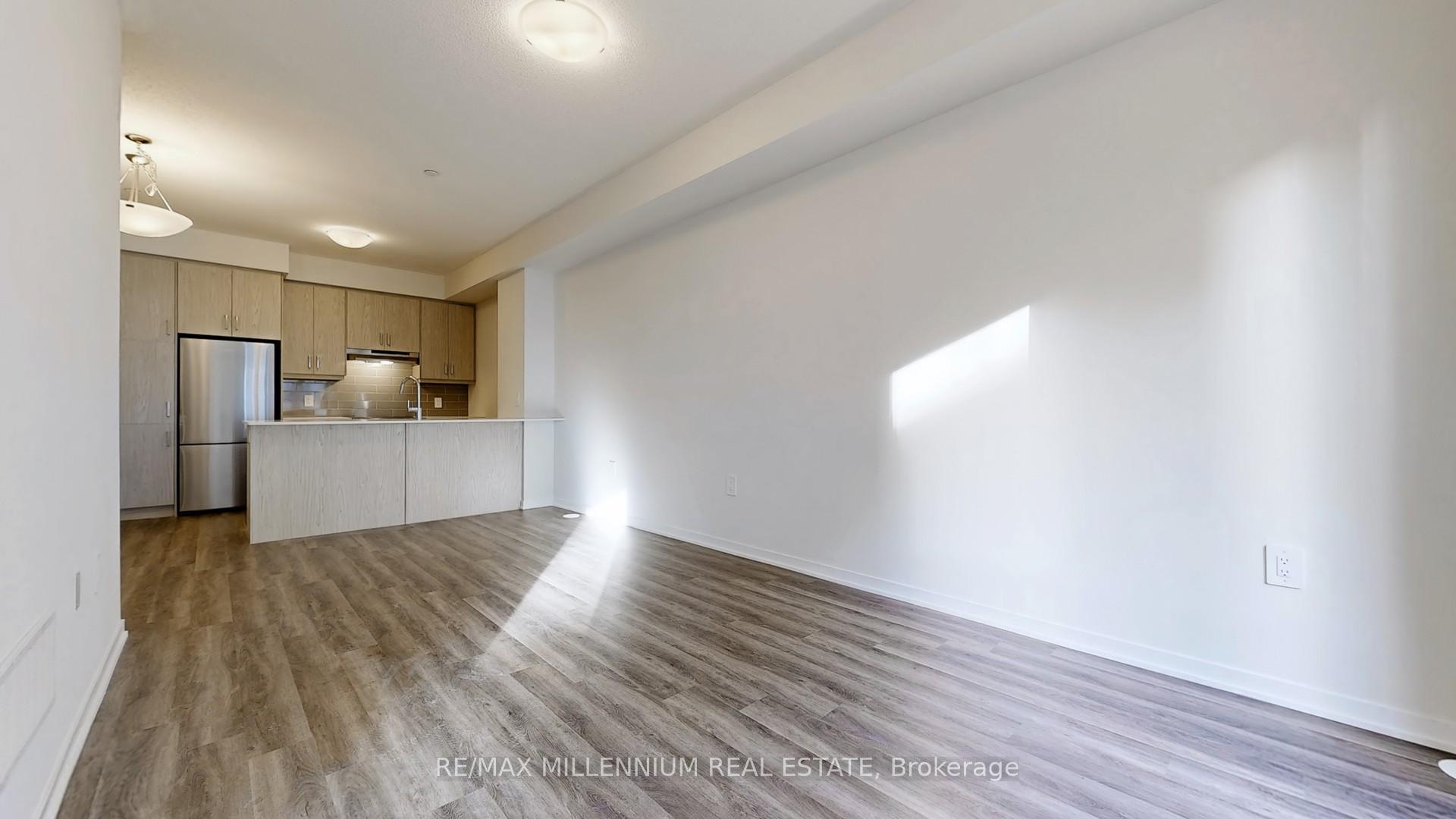 Photo 9 of Unit 64, 31 Honeycrisp Crescent, Vaughan, Vaughan Corporate Centre — HOMEH