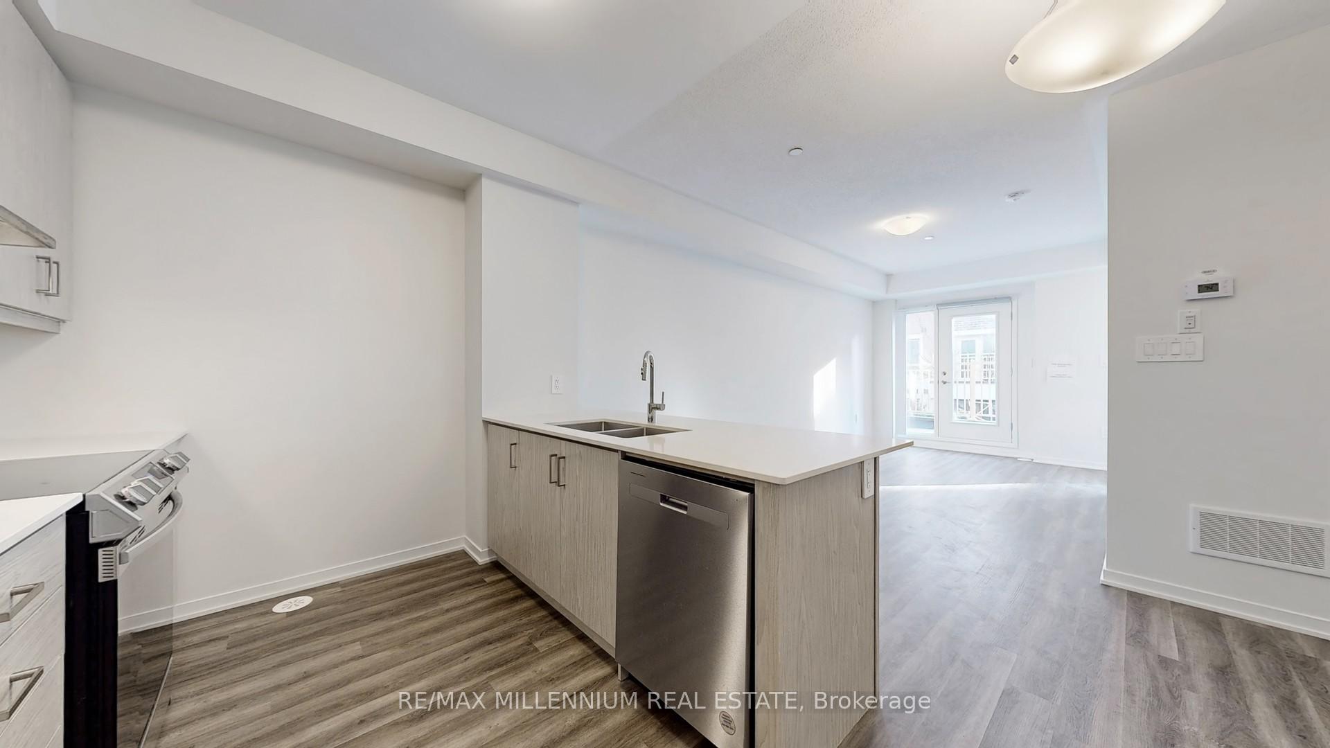 Photo 12 of Unit 64, 31 Honeycrisp Crescent, Vaughan, Vaughan Corporate Centre — HOMEH