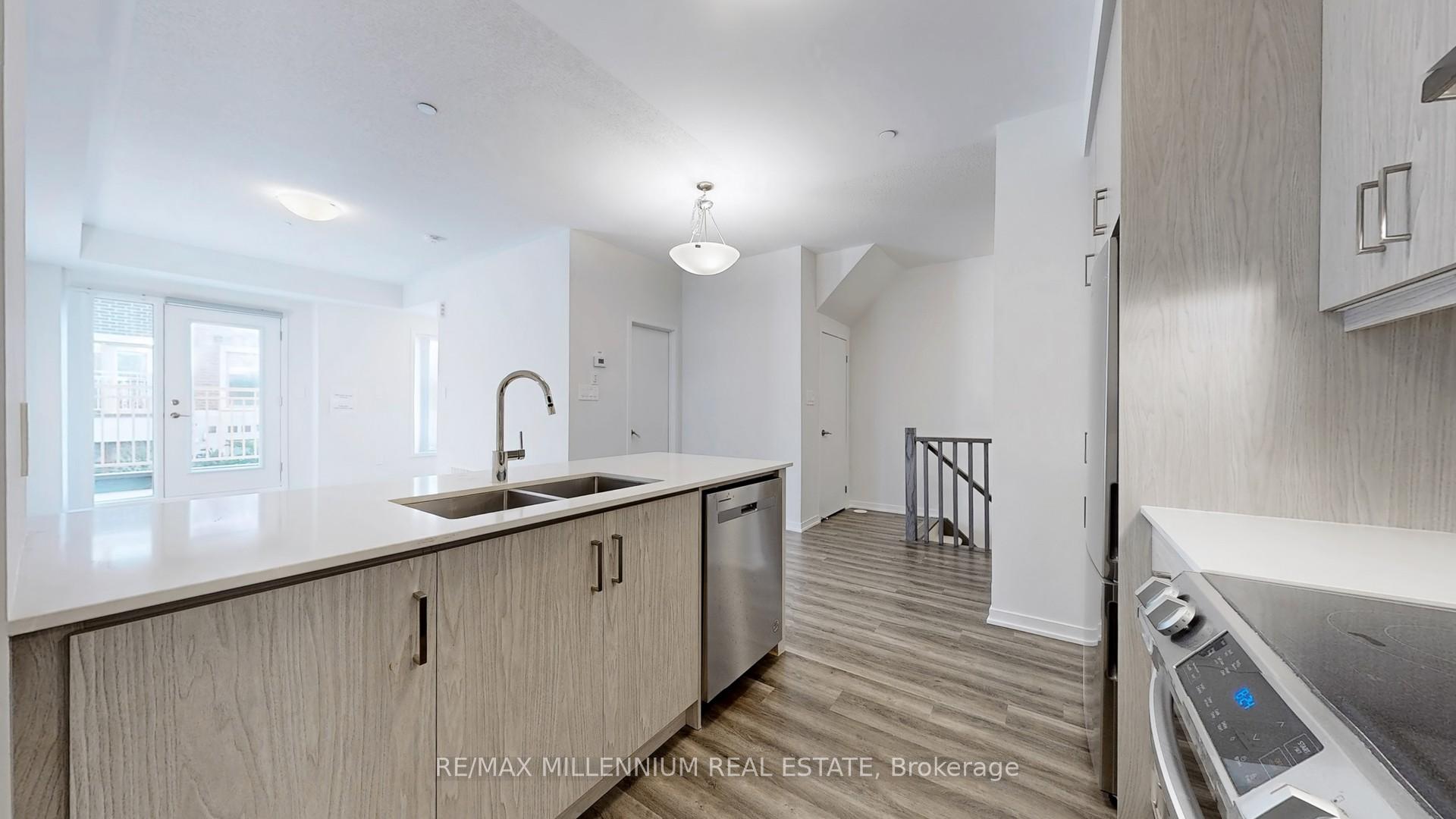 Photo 13 of Unit 64, 31 Honeycrisp Crescent, Vaughan, Vaughan Corporate Centre — HOMEH