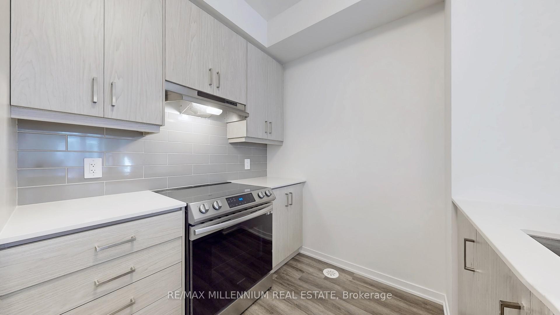 Photo 14 of Unit 64, 31 Honeycrisp Crescent, Vaughan, Vaughan Corporate Centre — HOMEH