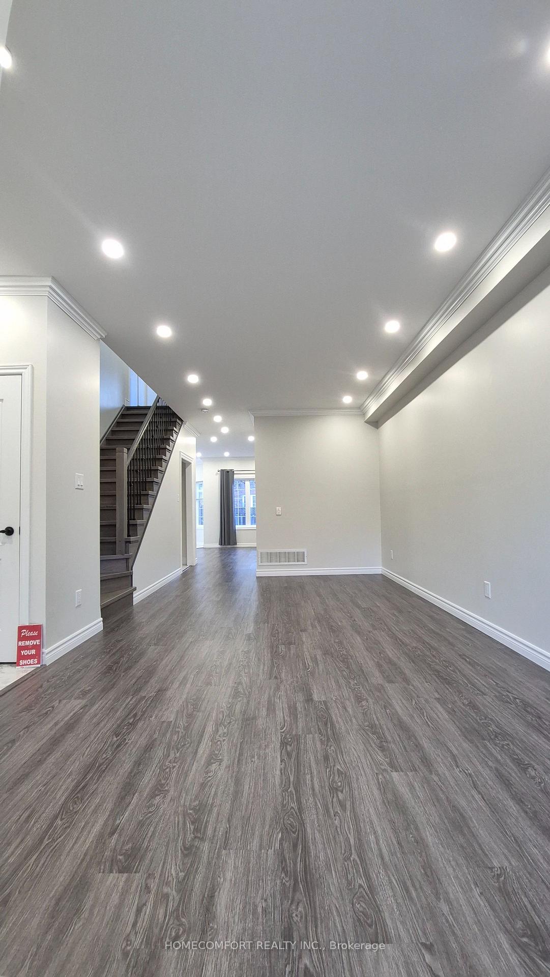 Photo 2 of 4 Caymus Street, Richmond Hill, Langstaff — HOMEH
