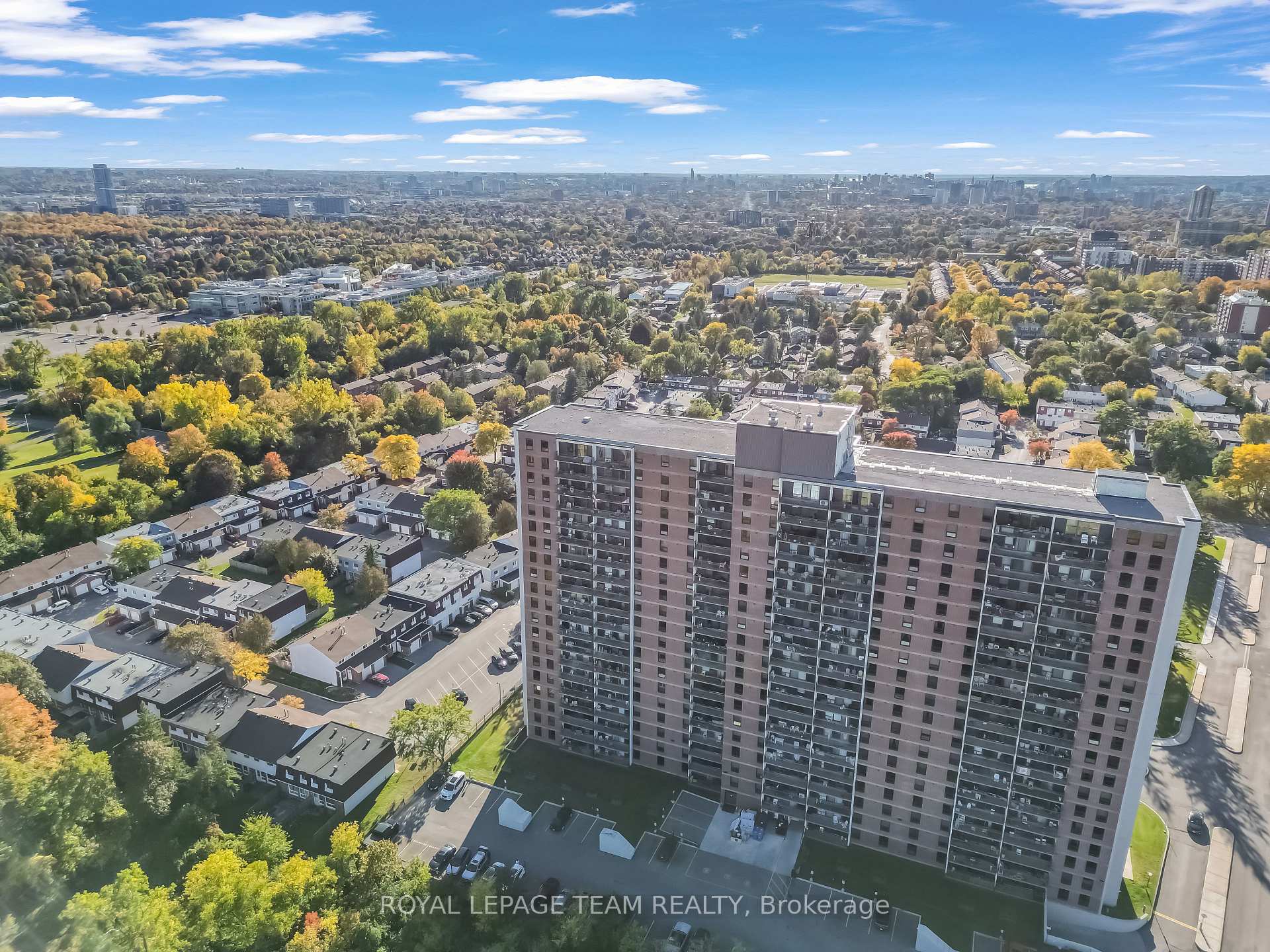 Photo 3 of Unit 1804, 665 Bathgate Drive, Ottawa, Carson Meadows — HOMEH