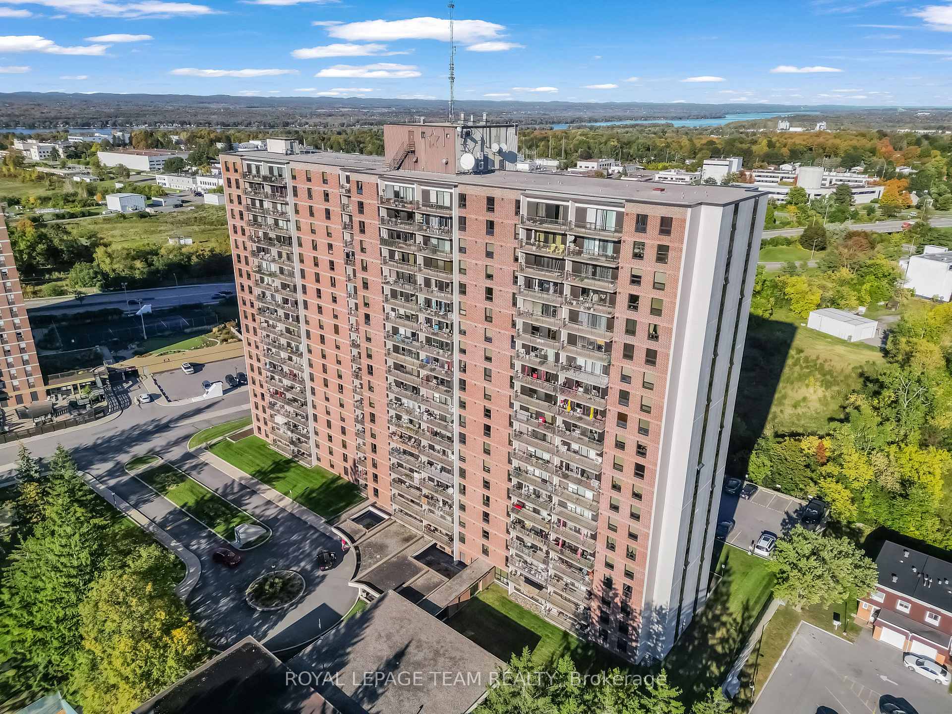 Photo 4 of Unit 1804, 665 Bathgate Drive, Ottawa, Carson Meadows — HOMEH