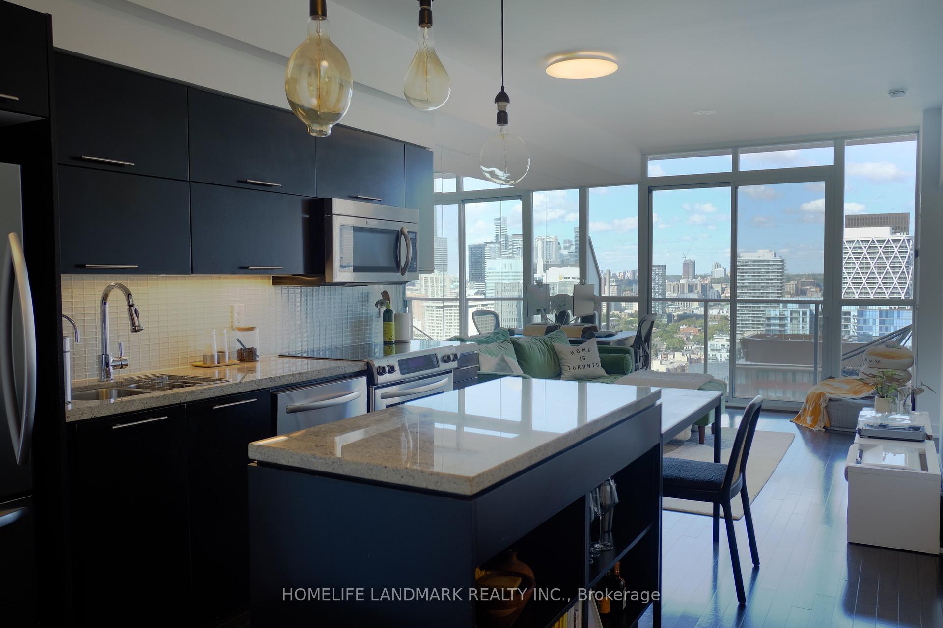Photo 6 of Unit 3306, 126 Simcoe Street, Toronto, Waterfront Communities — HOMEH
