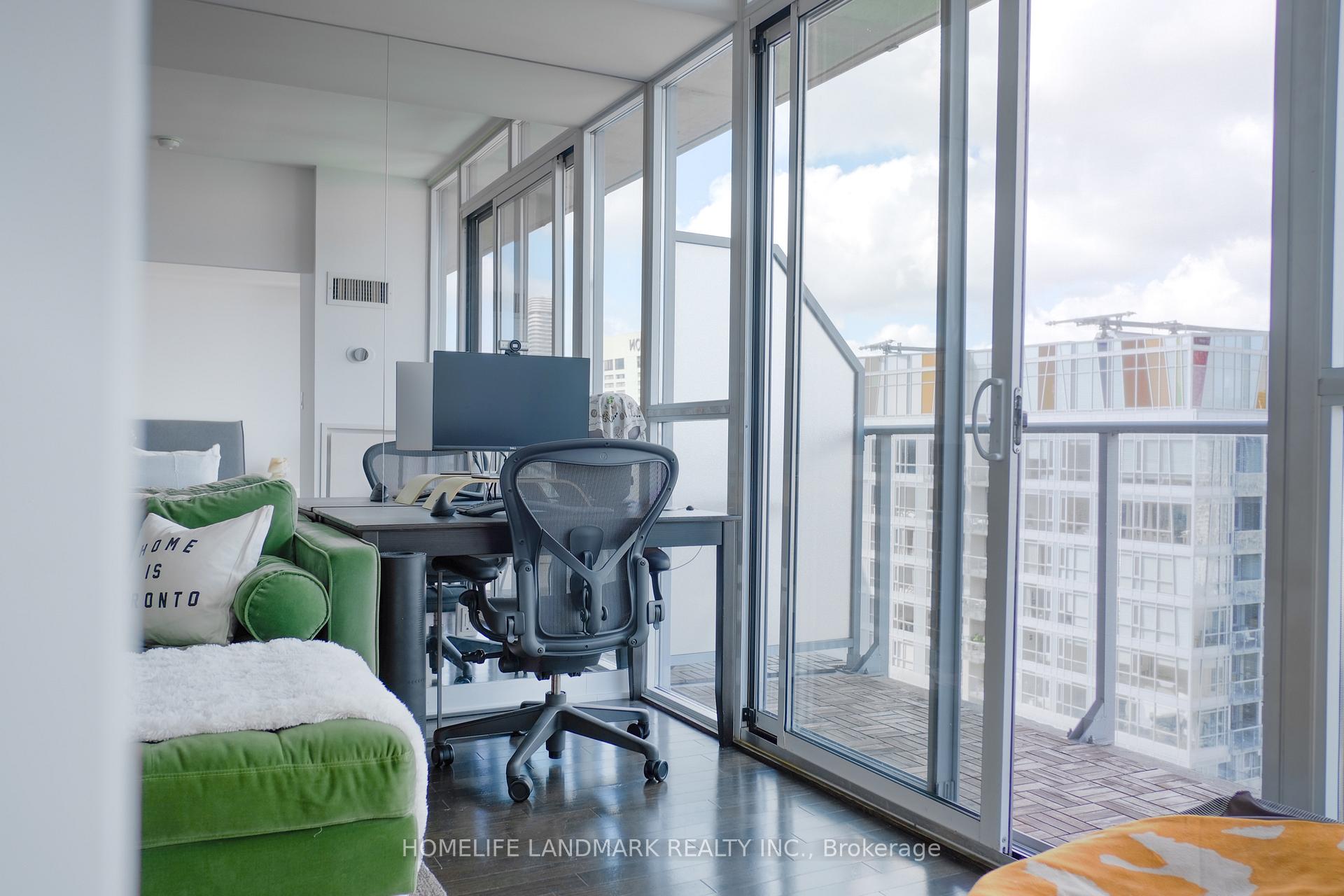 Photo 7 of Unit 3306, 126 Simcoe Street, Toronto, Waterfront Communities — HOMEH