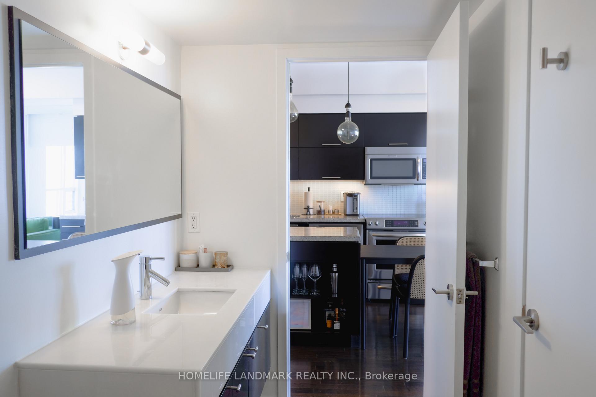 Photo 12 of Unit 3306, 126 Simcoe Street, Toronto, Waterfront Communities — HOMEH