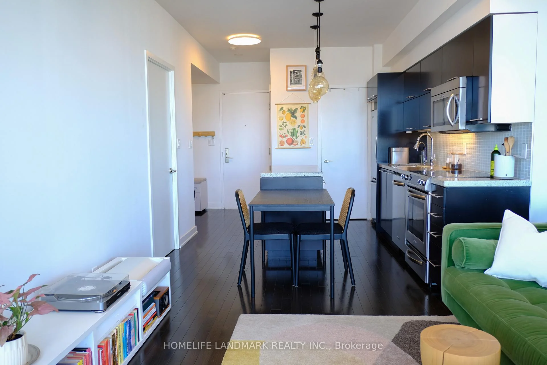 Photo 8 of Unit 3306, 126 Simcoe Street, Toronto, Waterfront Communities — HOMEH