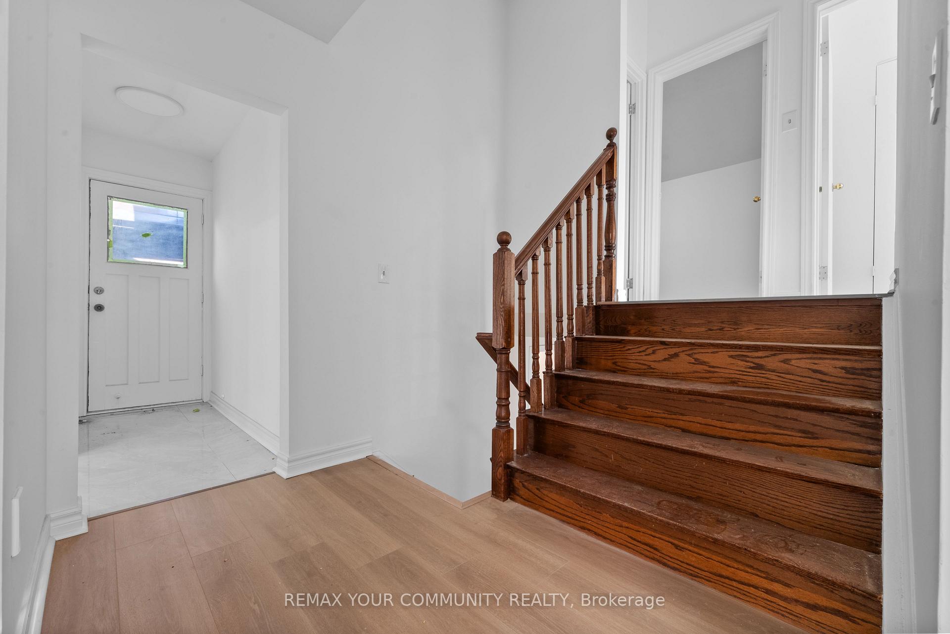 Photo 6 of 2 Lisburn Crescent, North York, Don Valley Village — HOMEH