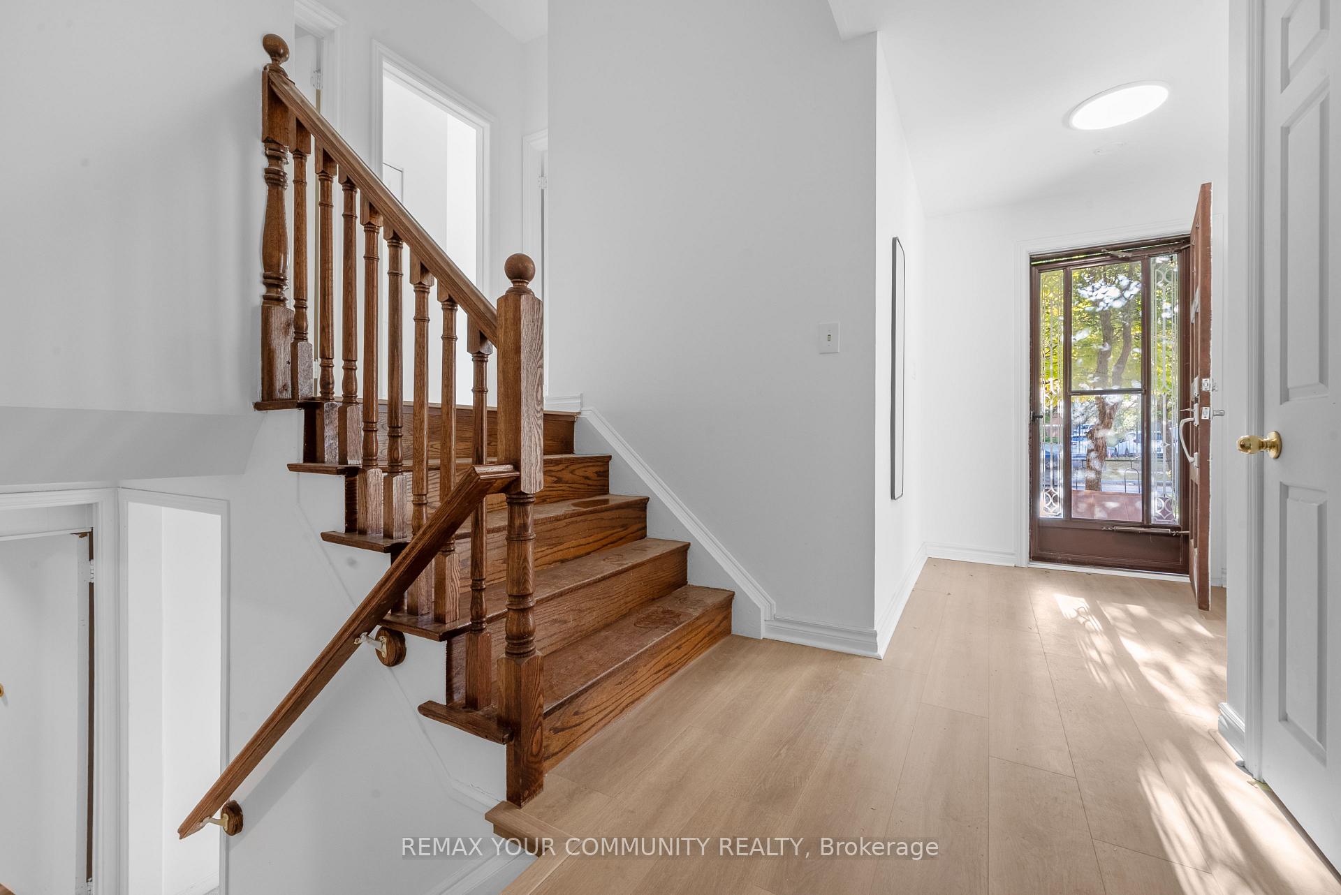 Photo 7 of 2 Lisburn Crescent, North York, Don Valley Village — HOMEH
