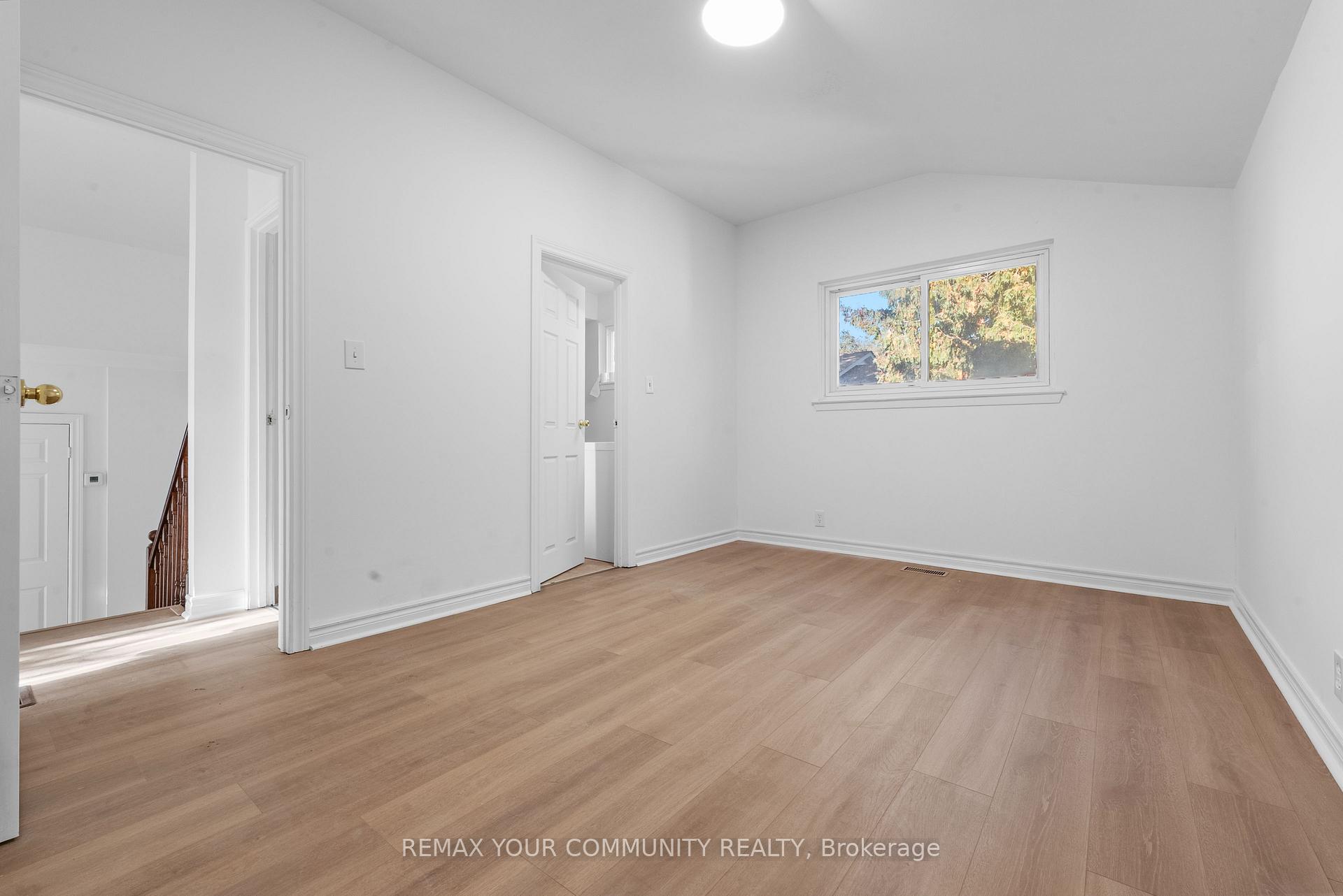 Photo 14 of 2 Lisburn Crescent, North York, Don Valley Village — HOMEH