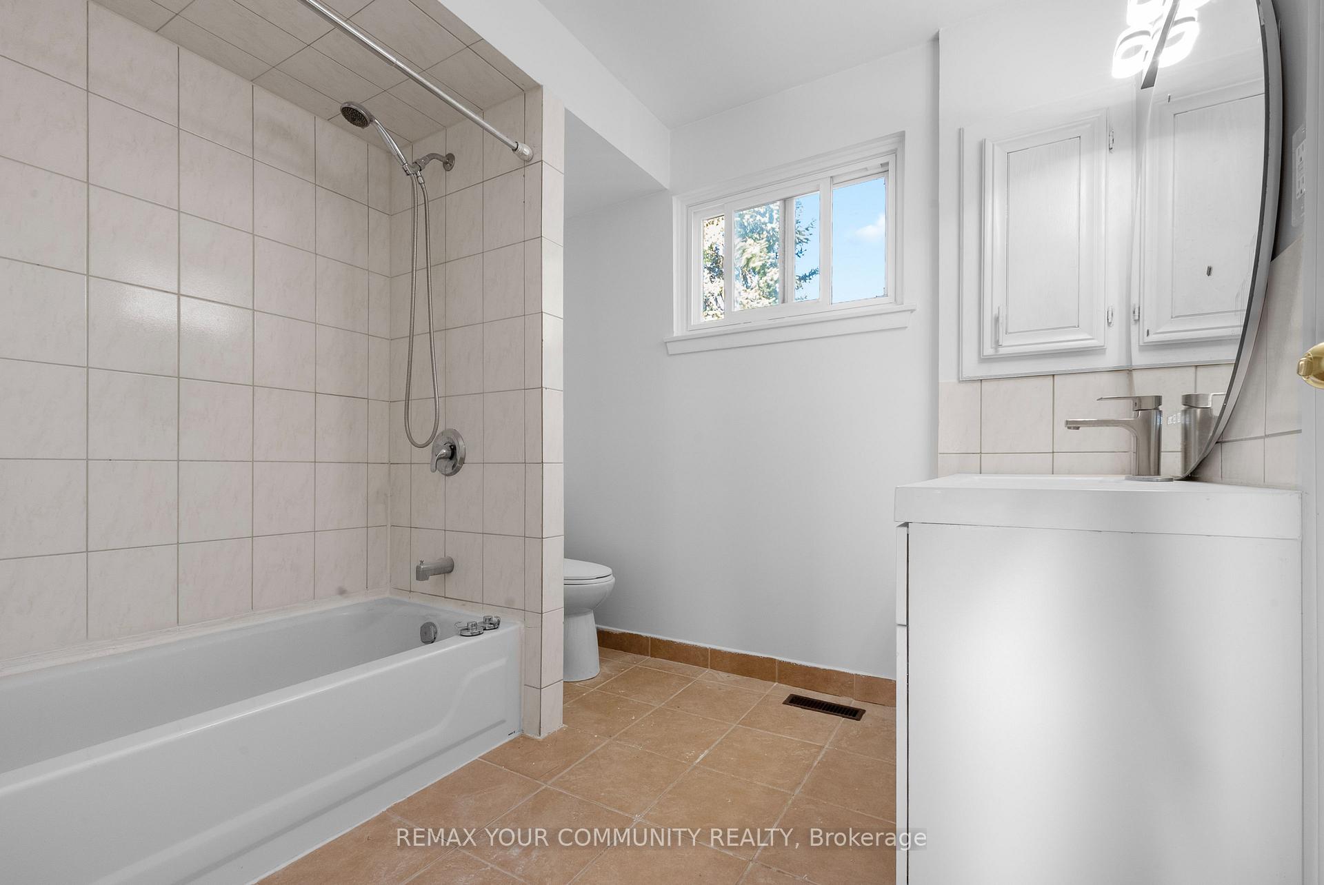 Photo 15 of 2 Lisburn Crescent, North York, Don Valley Village — HOMEH