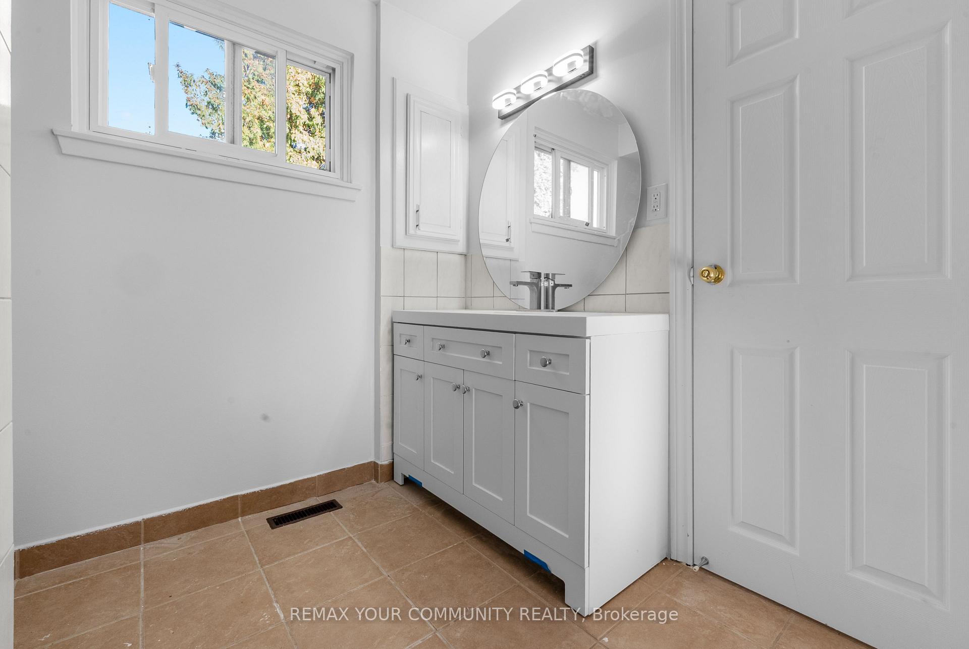Photo 16 of 2 Lisburn Crescent, North York, Don Valley Village — HOMEH