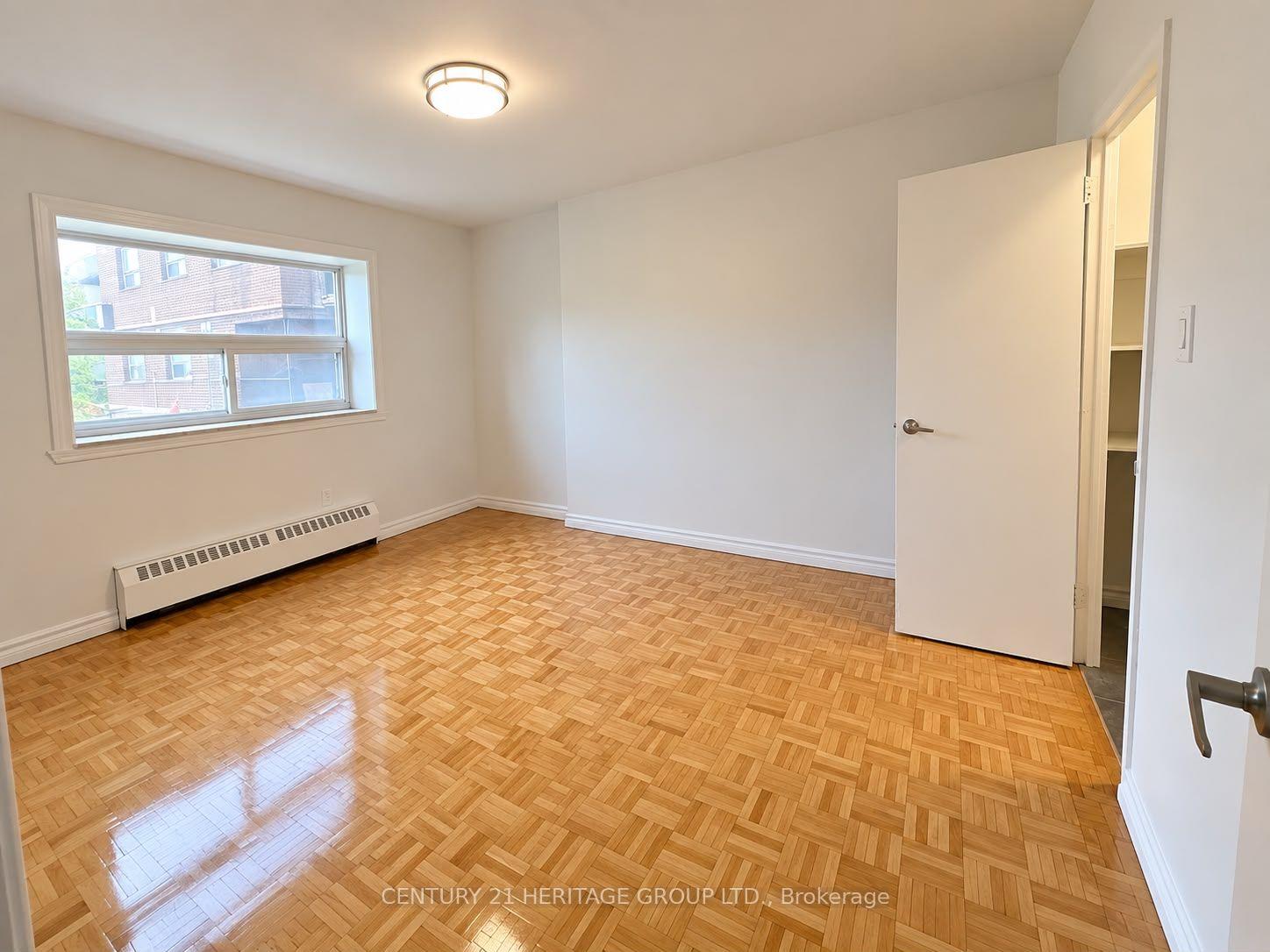 Photo 4 of Unit 121, 10 Garfella Drive, Etobicoke, Mount Olive-Silverstone-Jamestown — HOMEH
