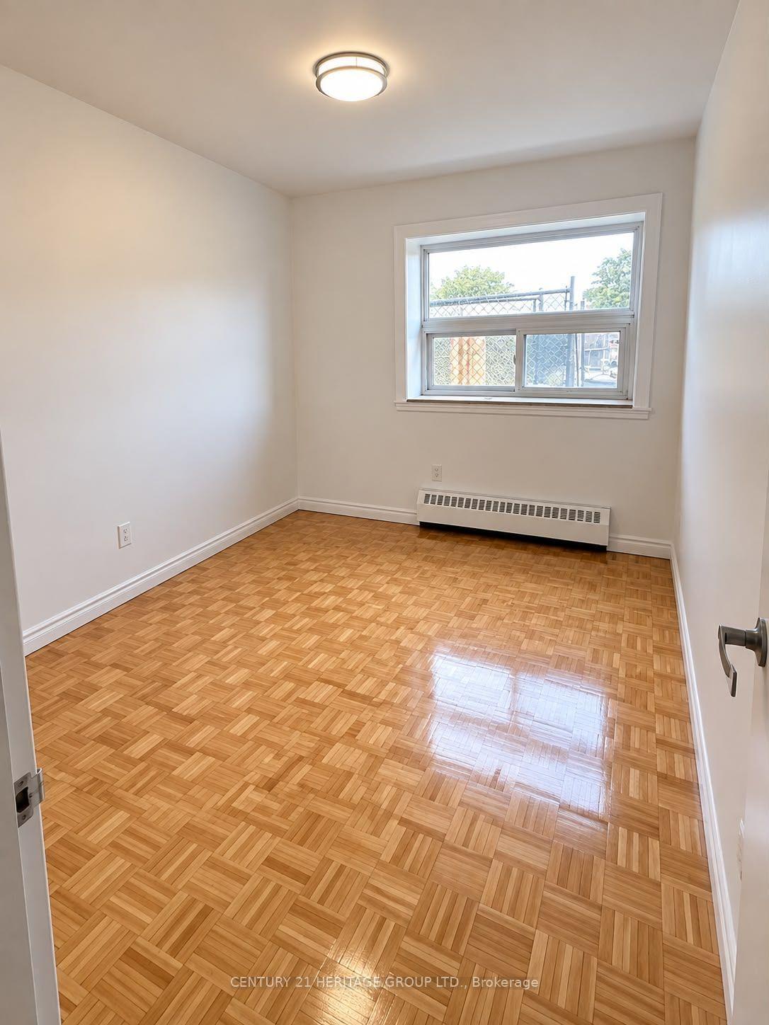 Photo 5 of Unit 121, 10 Garfella Drive, Etobicoke, Mount Olive-Silverstone-Jamestown — HOMEH
