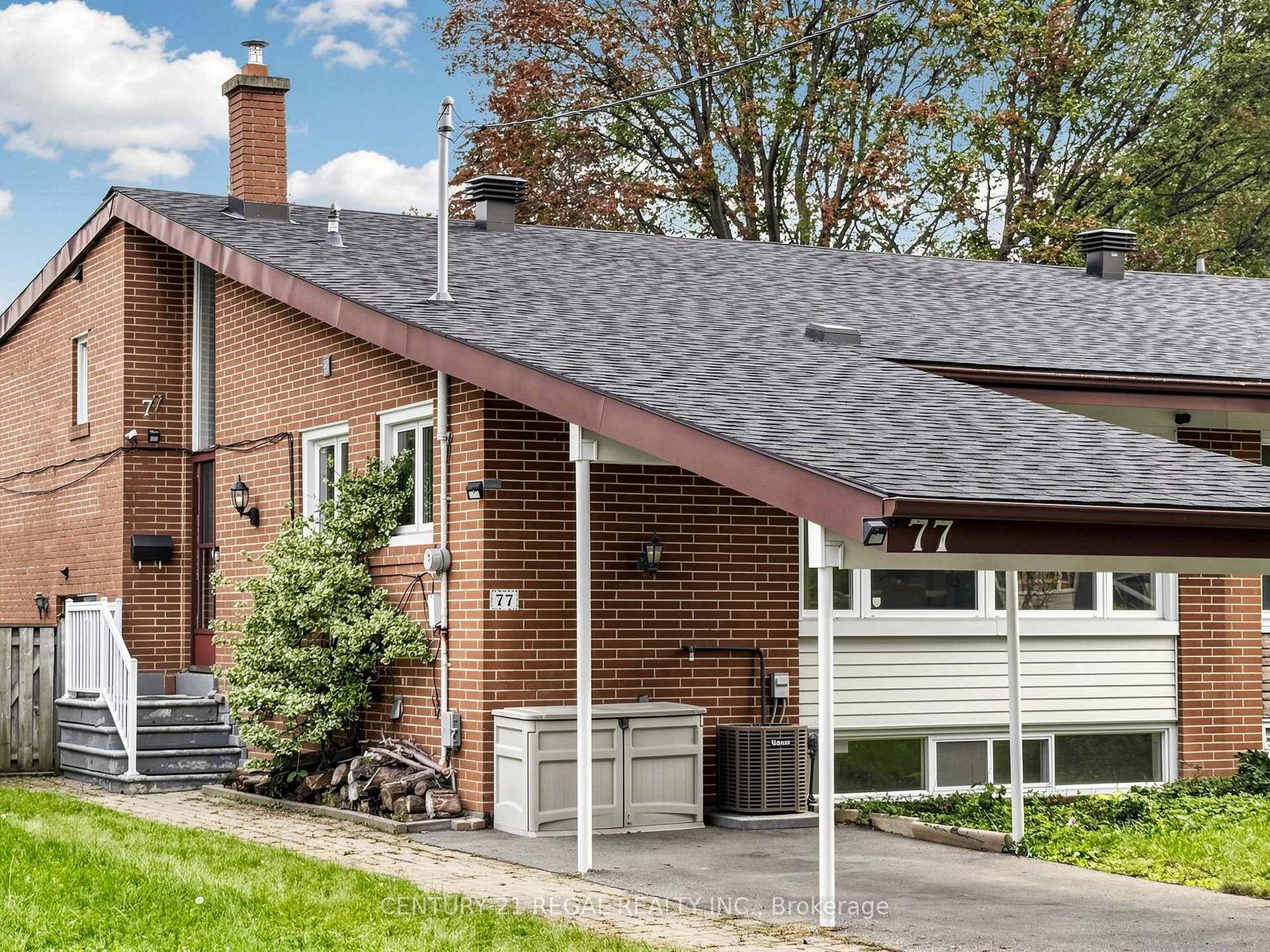 Photo 2 of 77 Billington Crescent, North York, Parkwoods-Donalda — HOMEH