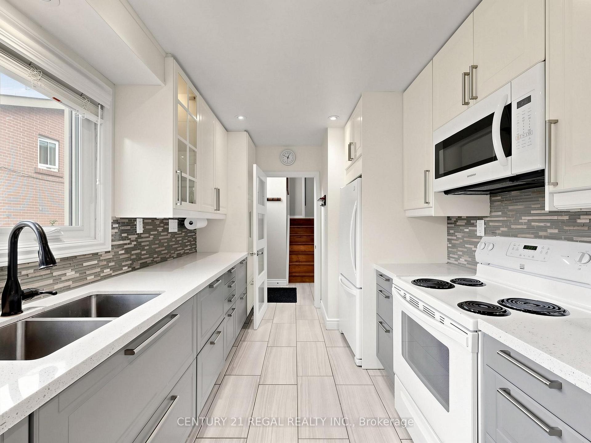 Photo 8 of 77 Billington Crescent, North York, Parkwoods-Donalda — HOMEH