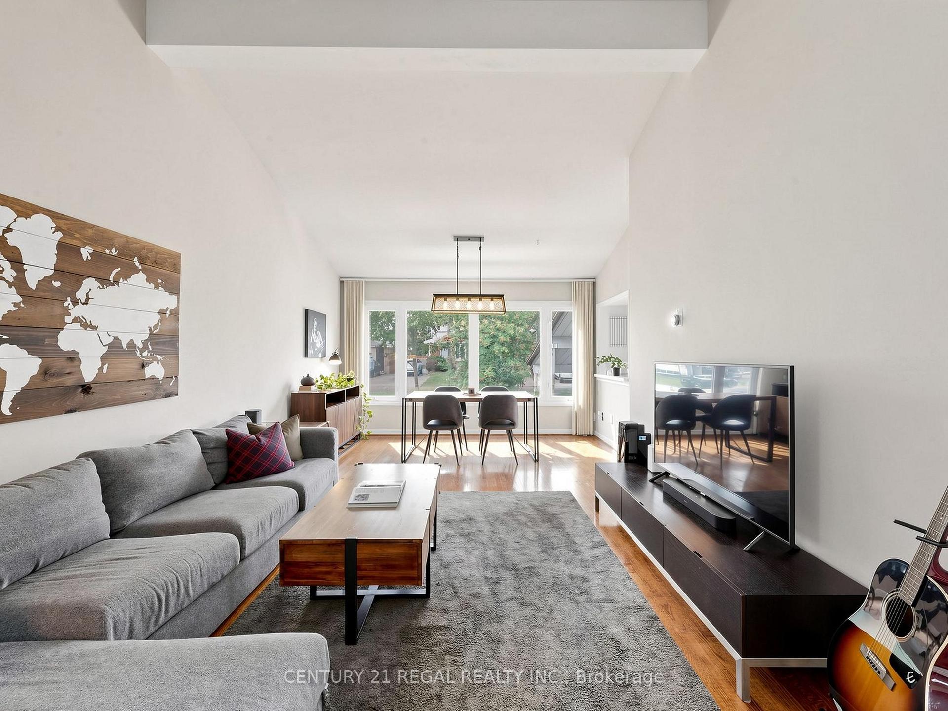 Photo 10 of 77 Billington Crescent, North York, Parkwoods-Donalda — HOMEH