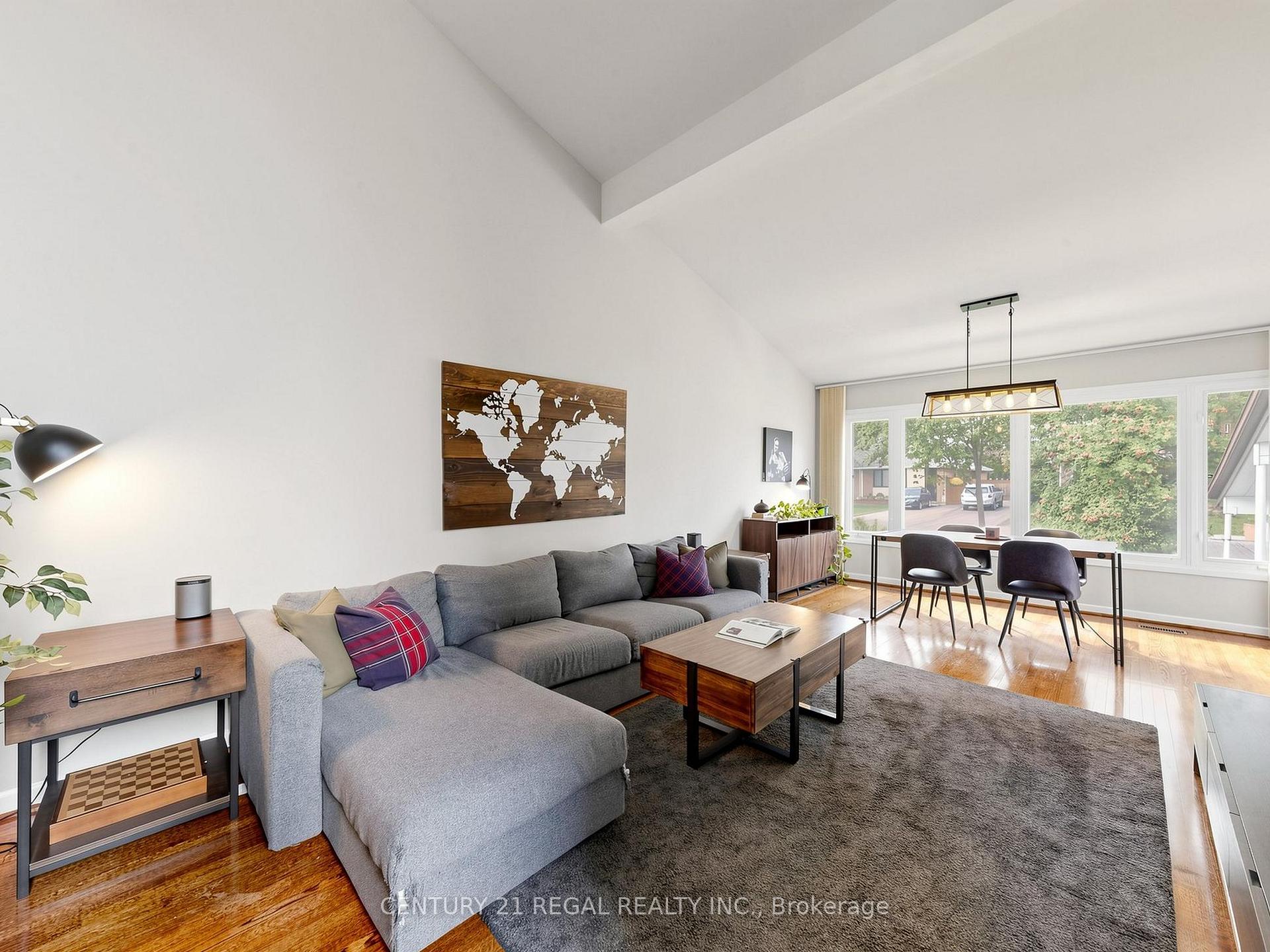 Photo 11 of 77 Billington Crescent, North York, Parkwoods-Donalda — HOMEH