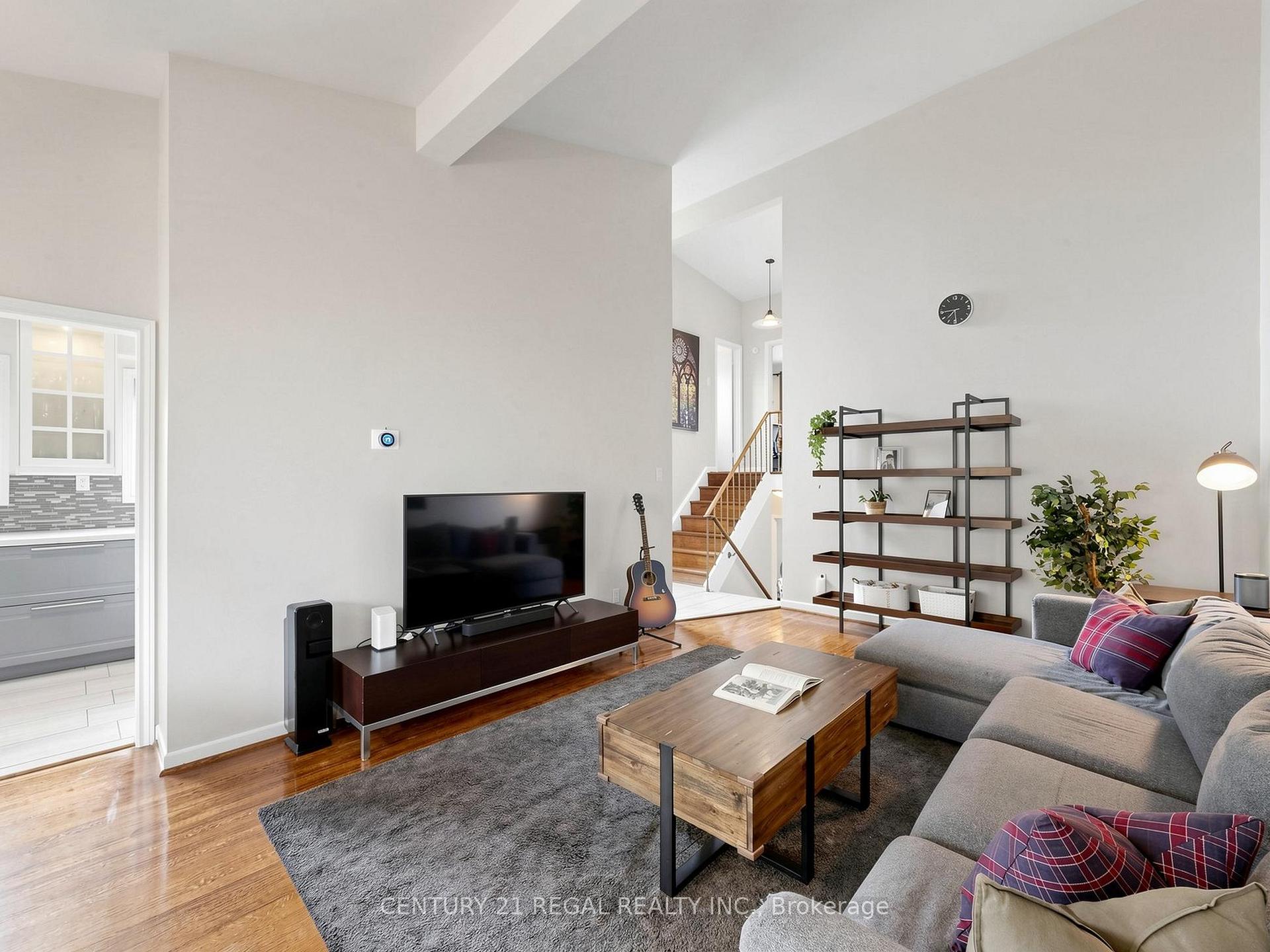 Photo 13 of 77 Billington Crescent, North York, Parkwoods-Donalda — HOMEH