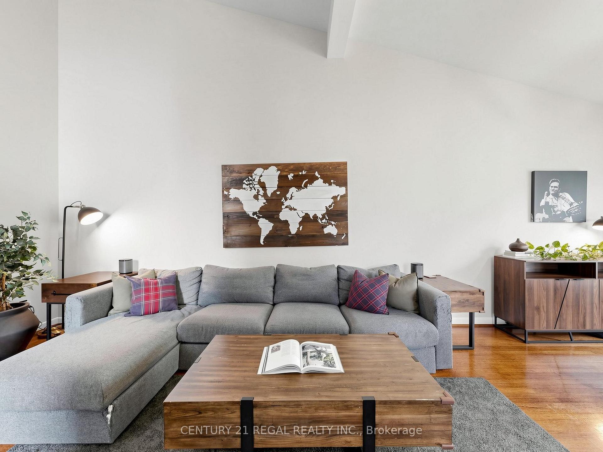 Photo 15 of 77 Billington Crescent, North York, Parkwoods-Donalda — HOMEH