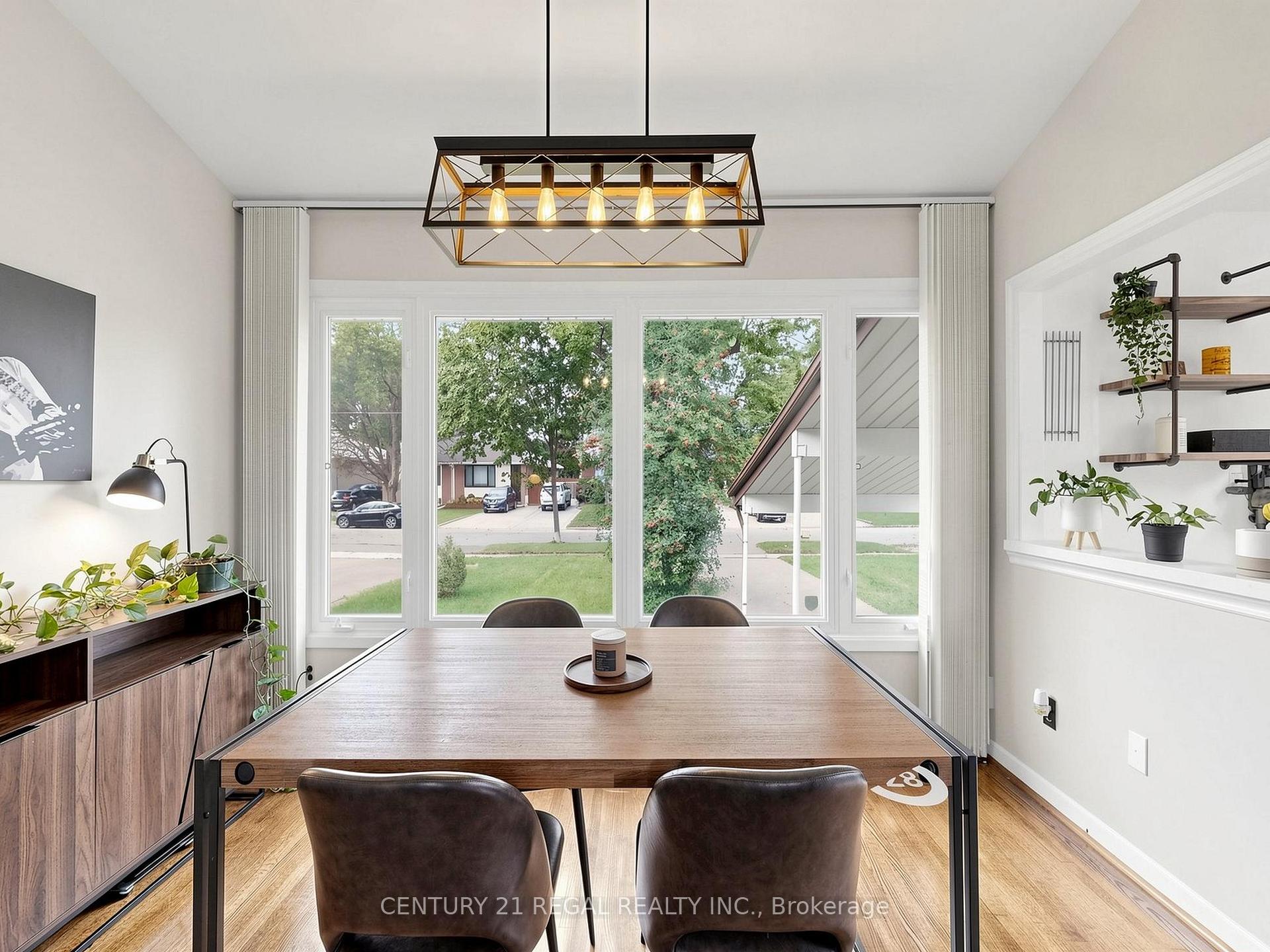 Photo 16 of 77 Billington Crescent, North York, Parkwoods-Donalda — HOMEH