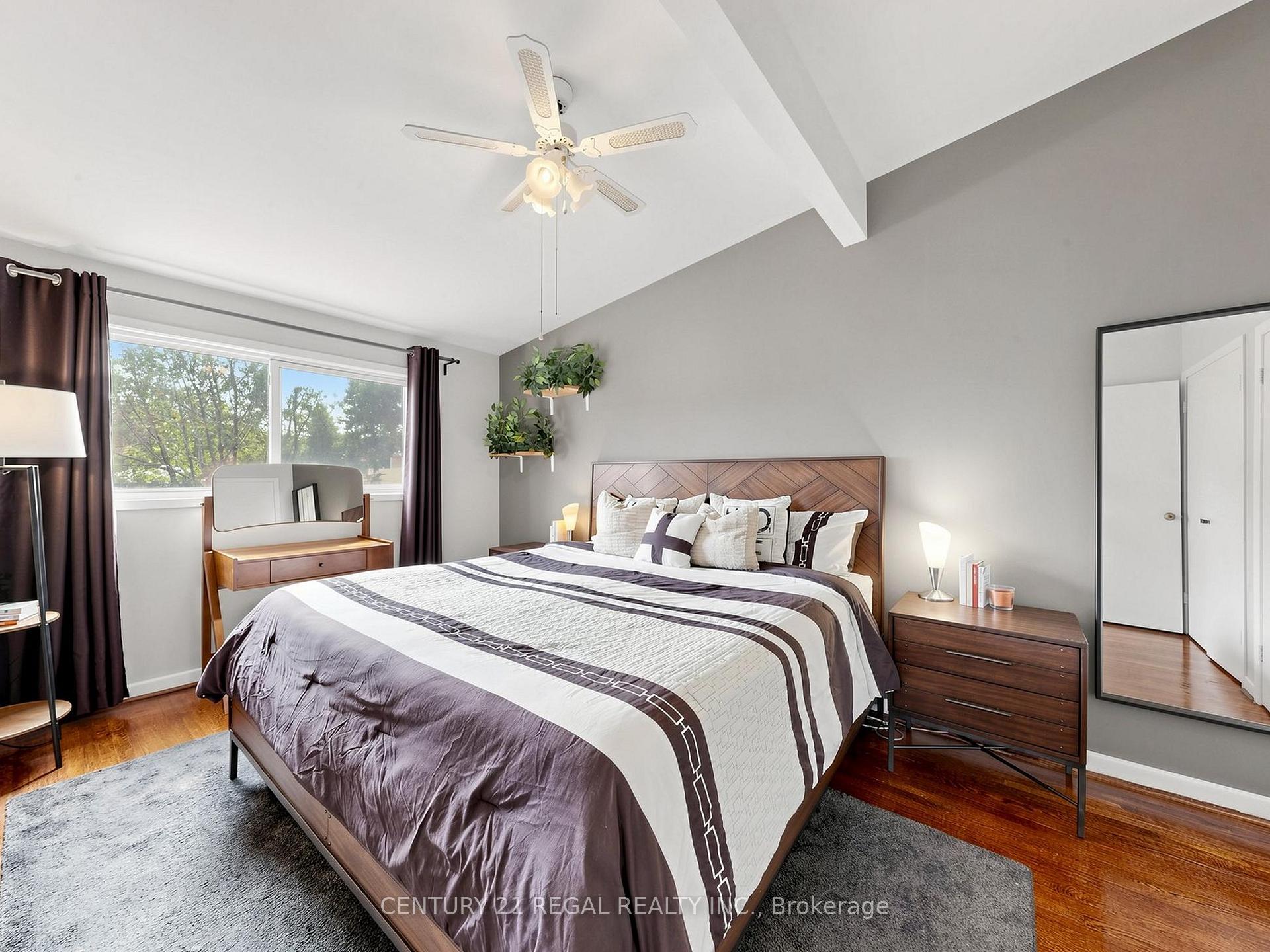 Photo 20 of 77 Billington Crescent, North York, Parkwoods-Donalda — HOMEH