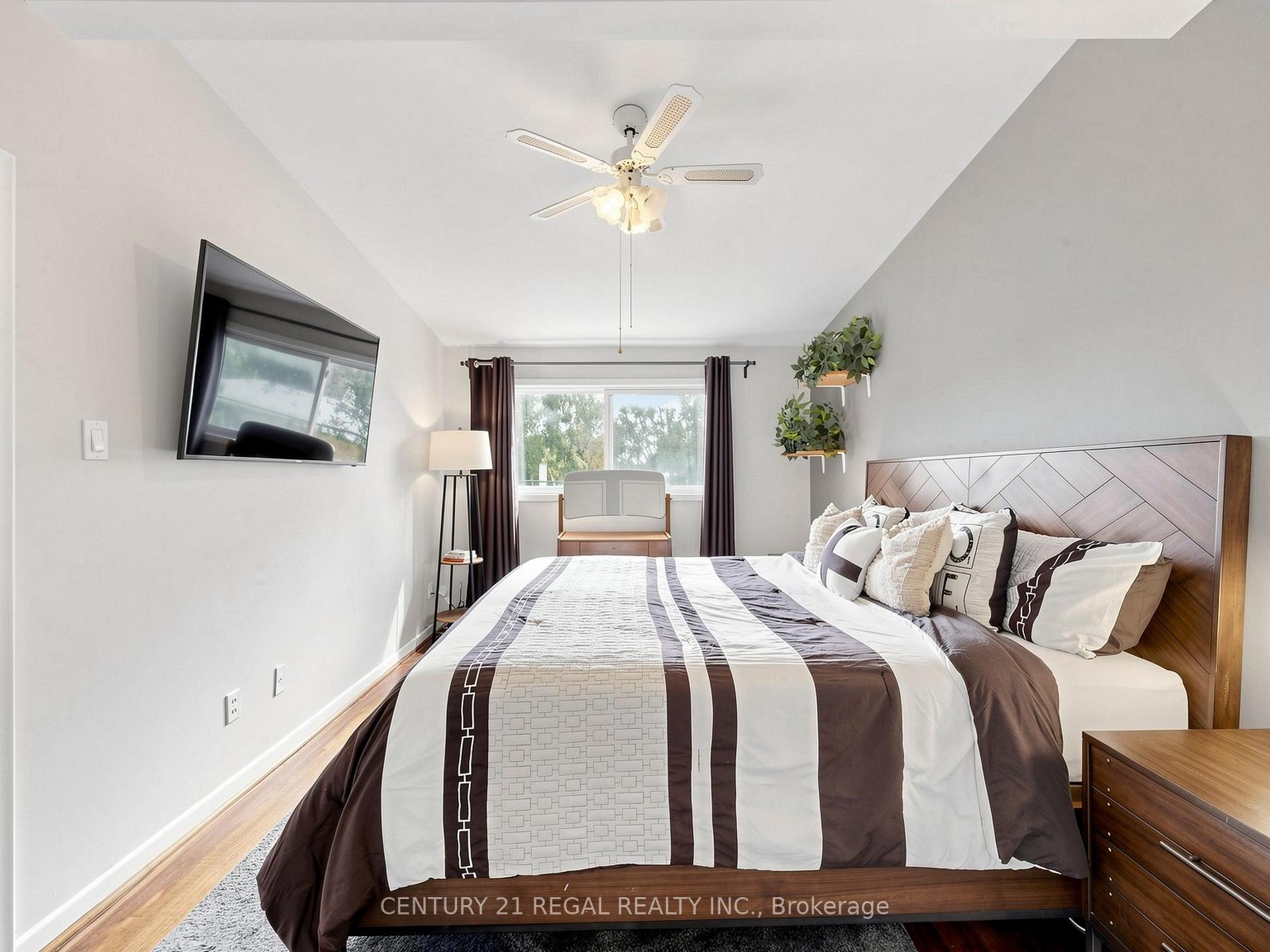 Photo 21 of 77 Billington Crescent, North York, Parkwoods-Donalda — HOMEH