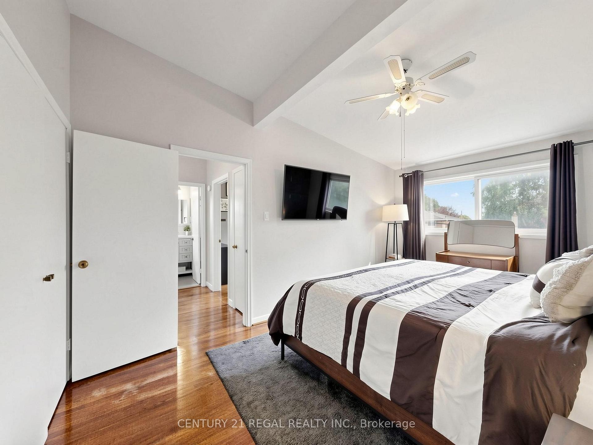 Photo 22 of 77 Billington Crescent, North York, Parkwoods-Donalda — HOMEH