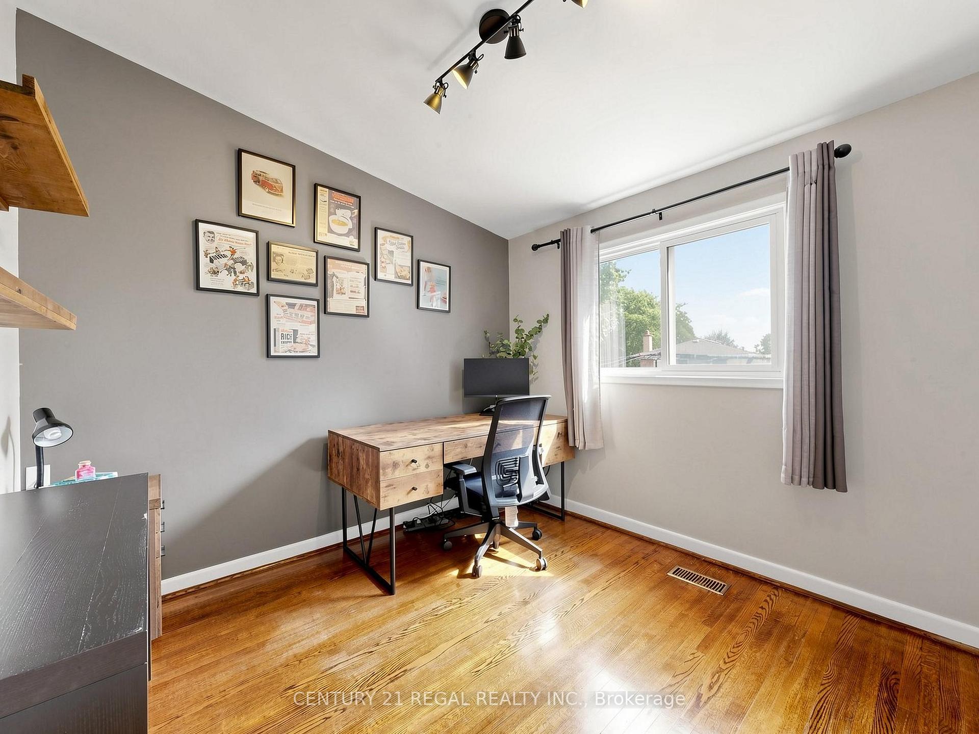 Photo 24 of 77 Billington Crescent, North York, Parkwoods-Donalda — HOMEH