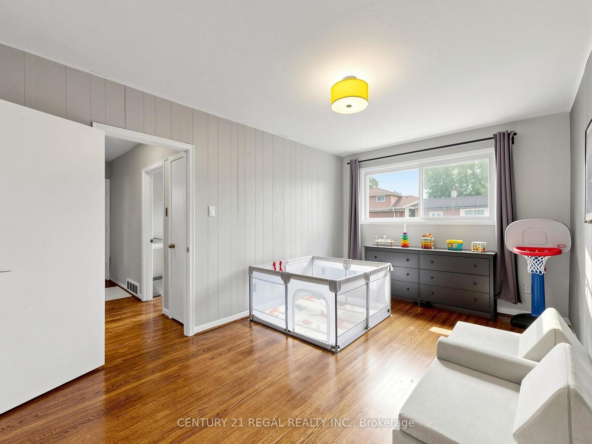 Photo 37 of 77 Billington Crescent, North York, Parkwoods-Donalda — HOMEH