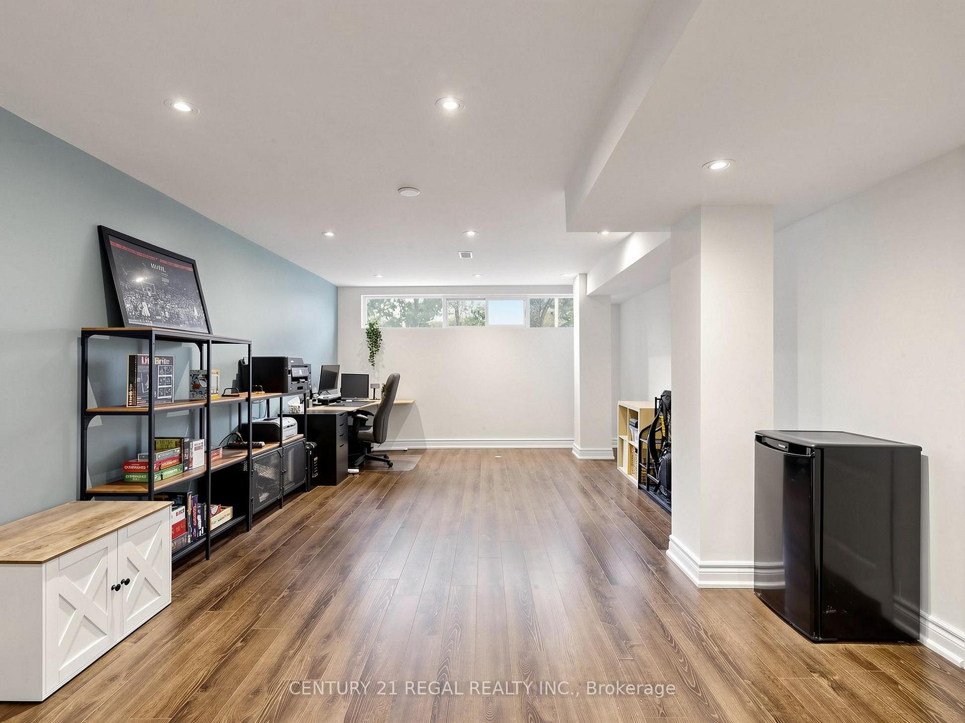 Photo 40 of 77 Billington Crescent, North York, Parkwoods-Donalda — HOMEH