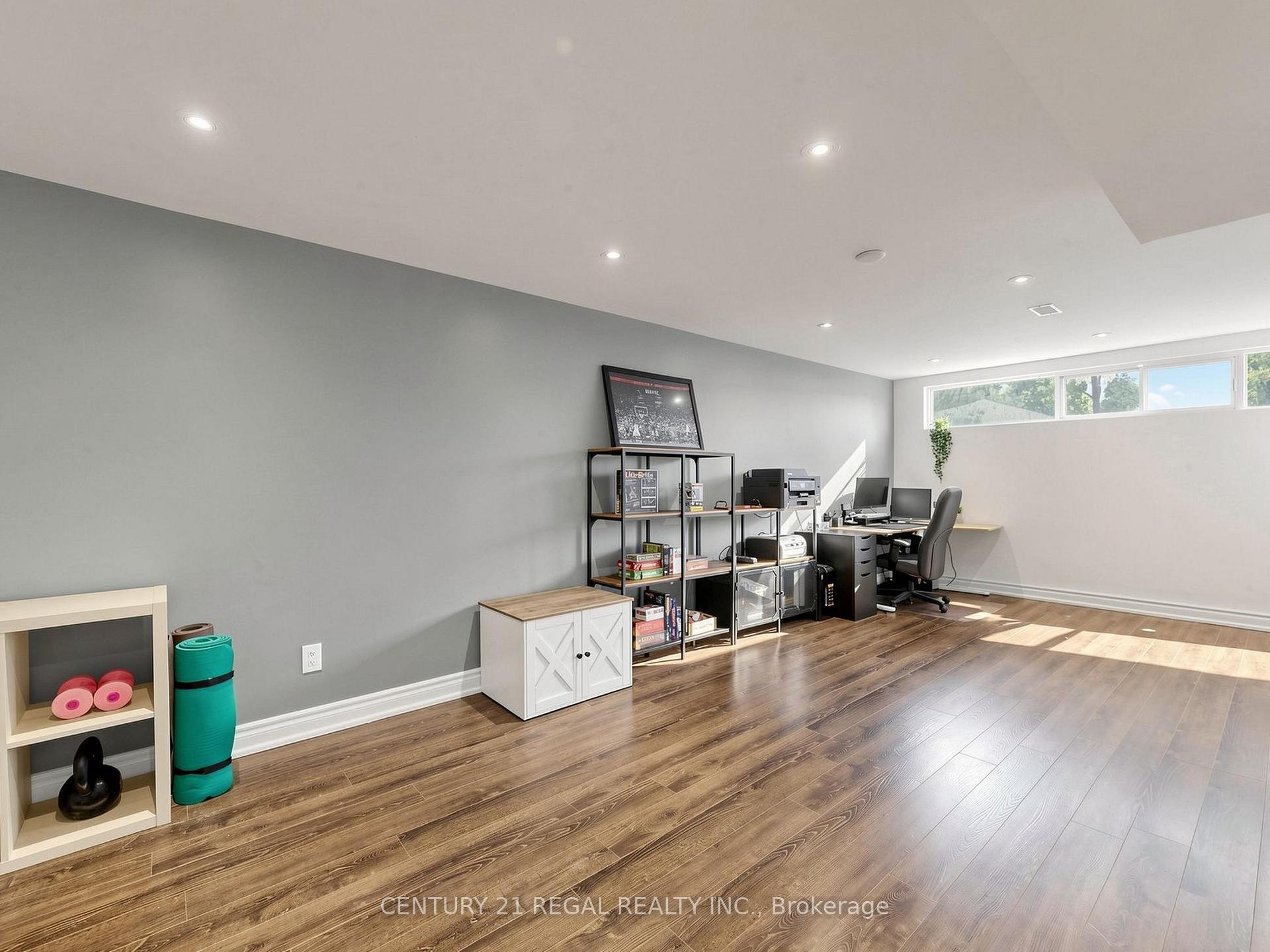 Photo 42 of 77 Billington Crescent, North York, Parkwoods-Donalda — HOMEH