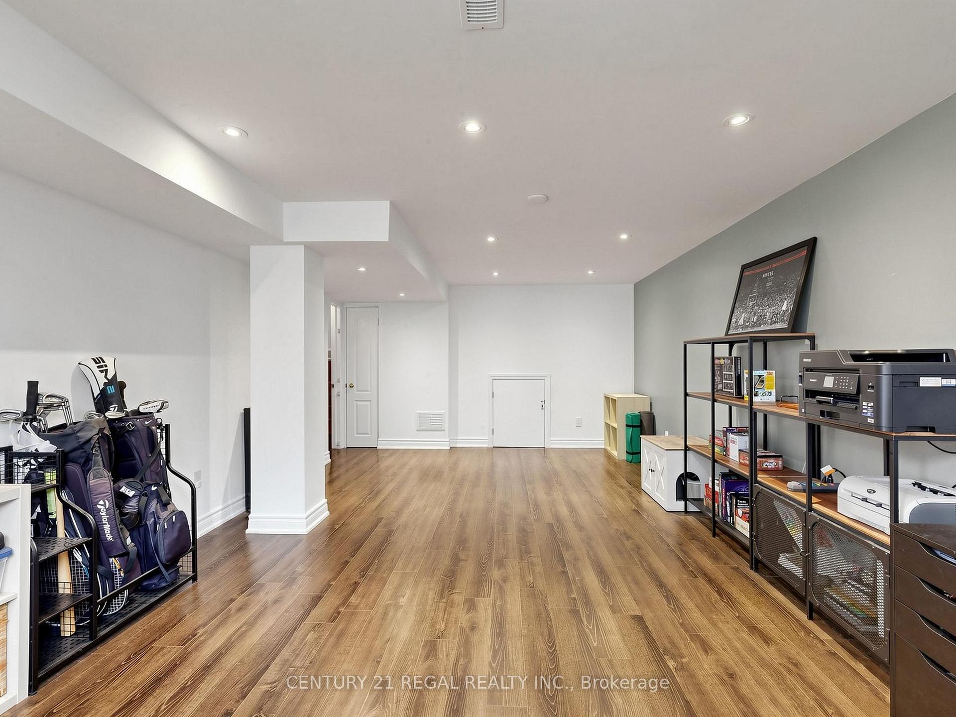 Photo 43 of 77 Billington Crescent, North York, Parkwoods-Donalda — HOMEH
