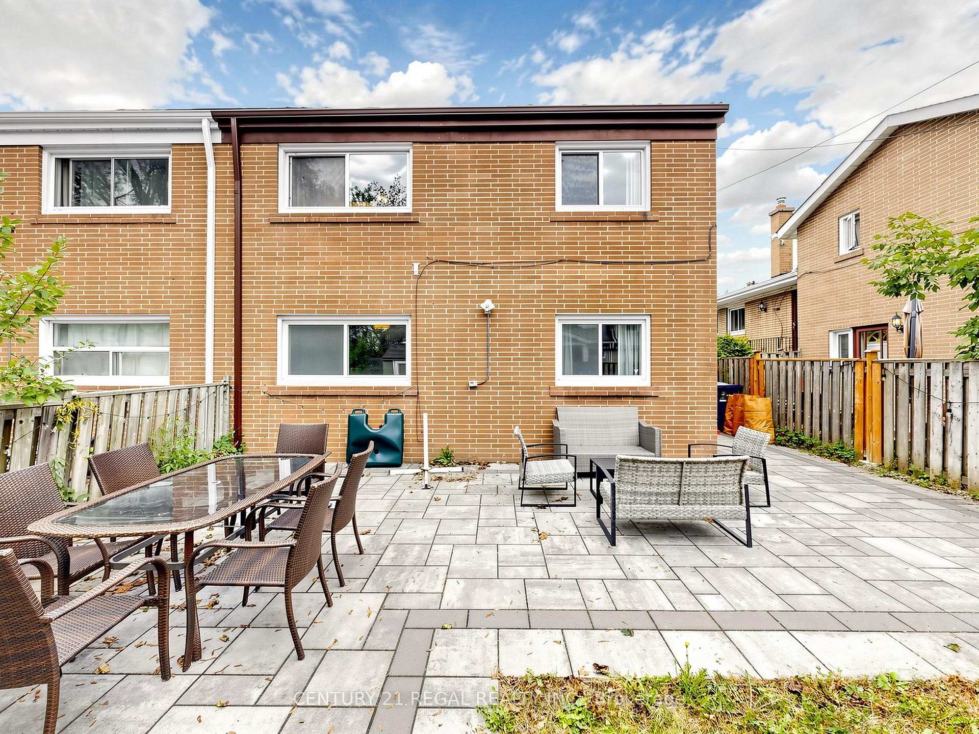 Photo 46 of 77 Billington Crescent, North York, Parkwoods-Donalda — HOMEH