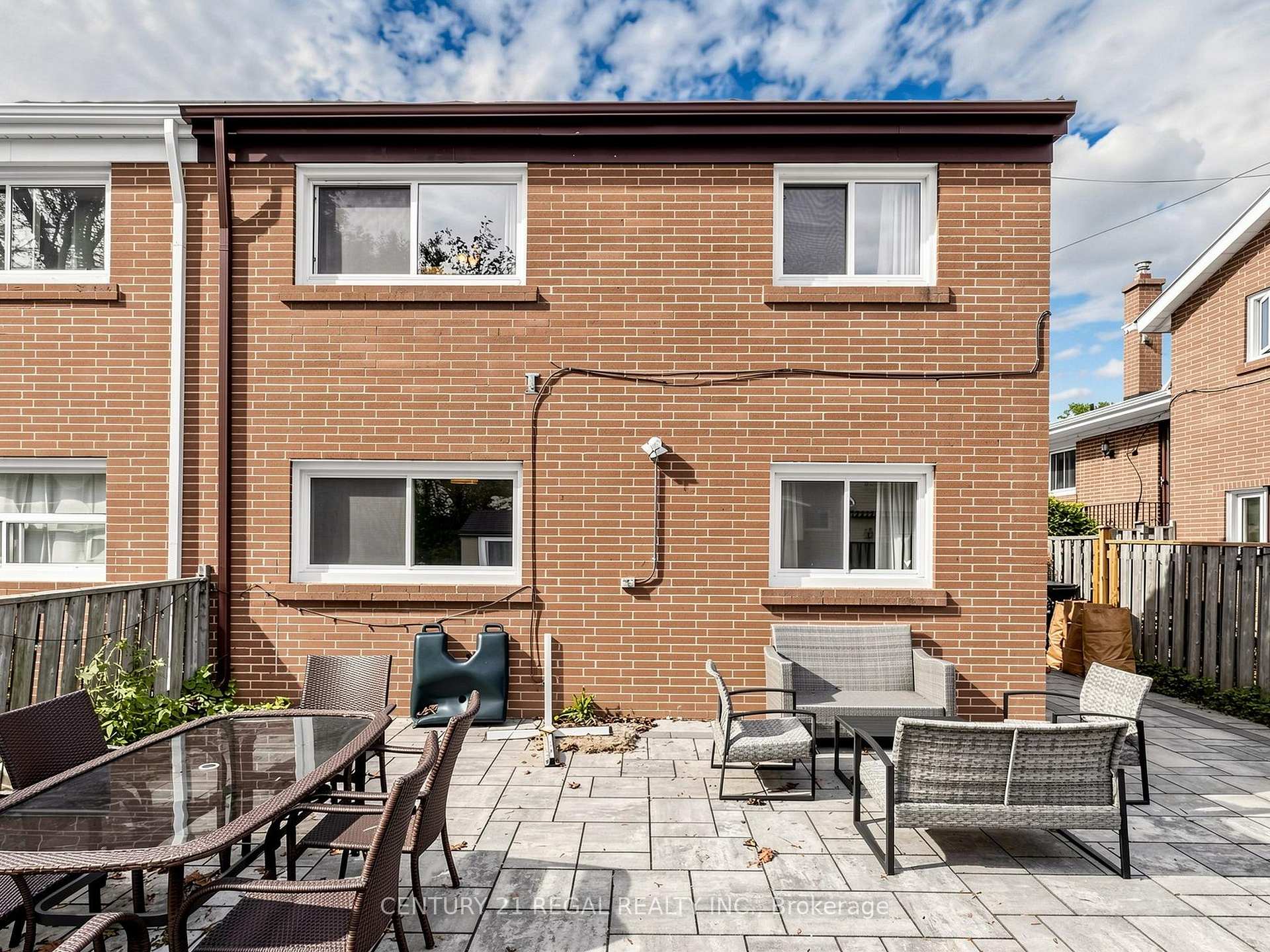 Photo 48 of 77 Billington Crescent, North York, Parkwoods-Donalda — HOMEH
