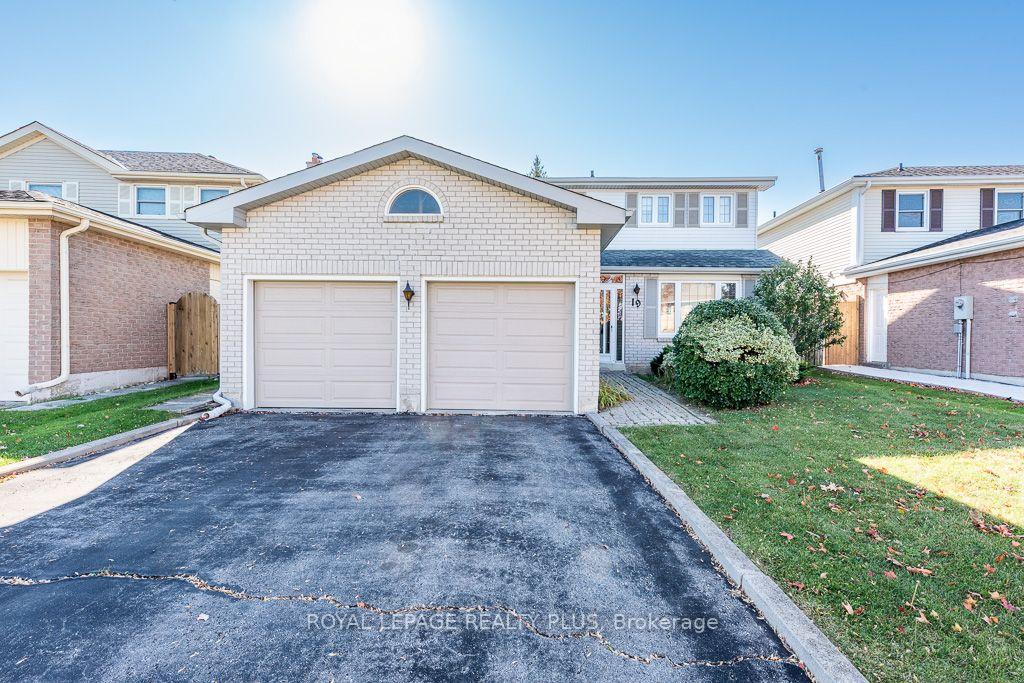 Photo 3 of 19 Macdougall Drive, Brampton, Central Park — HOMEH