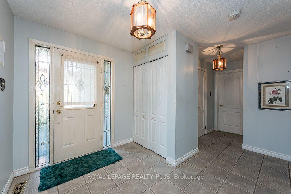 Photo 5 of 19 Macdougall Drive, Brampton, Central Park — HOMEH