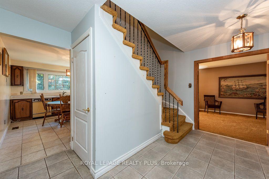 Photo 8 of 19 Macdougall Drive, Brampton, Central Park — HOMEH