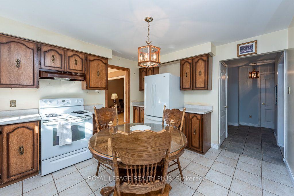 Photo 17 of 19 Macdougall Drive, Brampton, Central Park — HOMEH