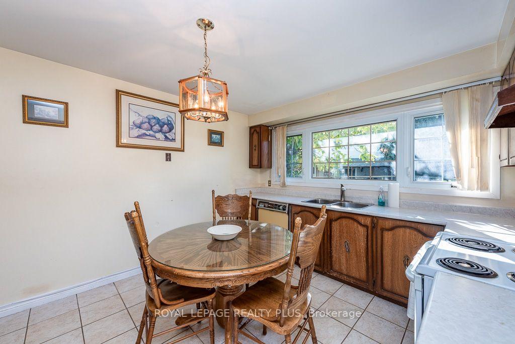 Photo 18 of 19 Macdougall Drive, Brampton, Central Park — HOMEH