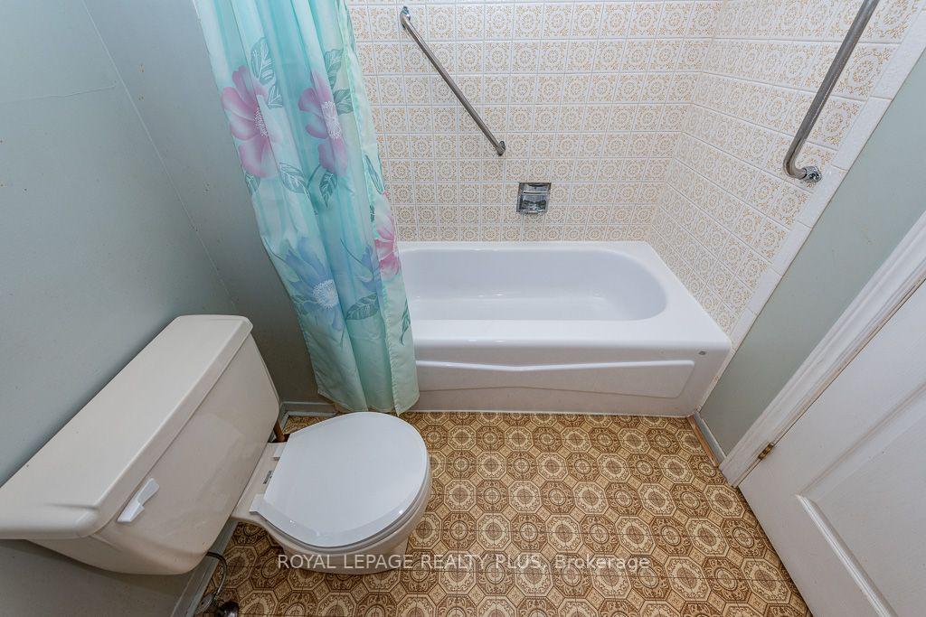 Photo 38 of 19 Macdougall Drive, Brampton, Central Park — HOMEH