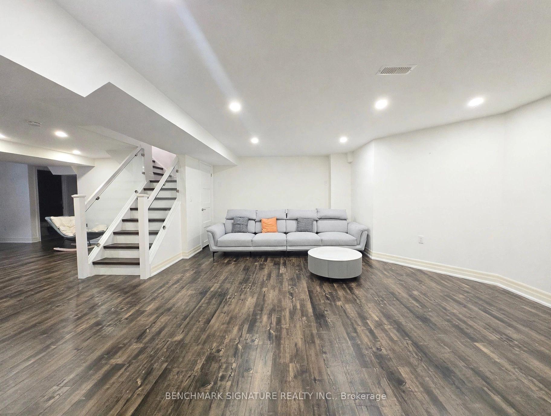 Photo 32 of 131 Magpie Crescent, Vaughan, Vellore Village — HOMEH