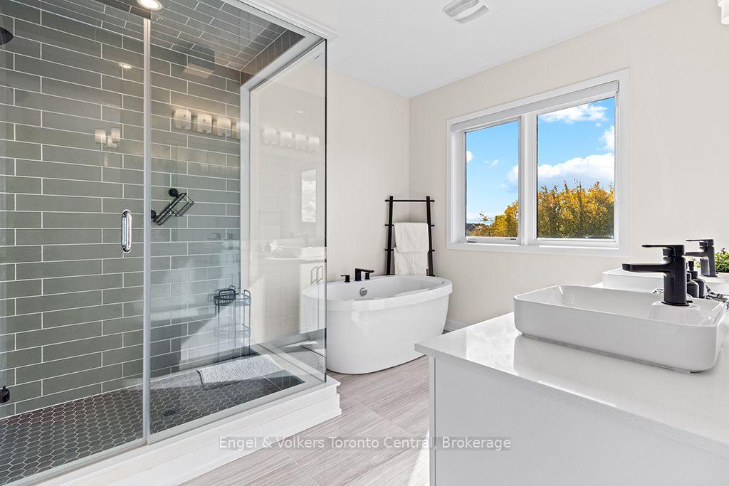 Photo 21 of 125 Stoneleigh Drive, Blue Mountains — HOMEH
