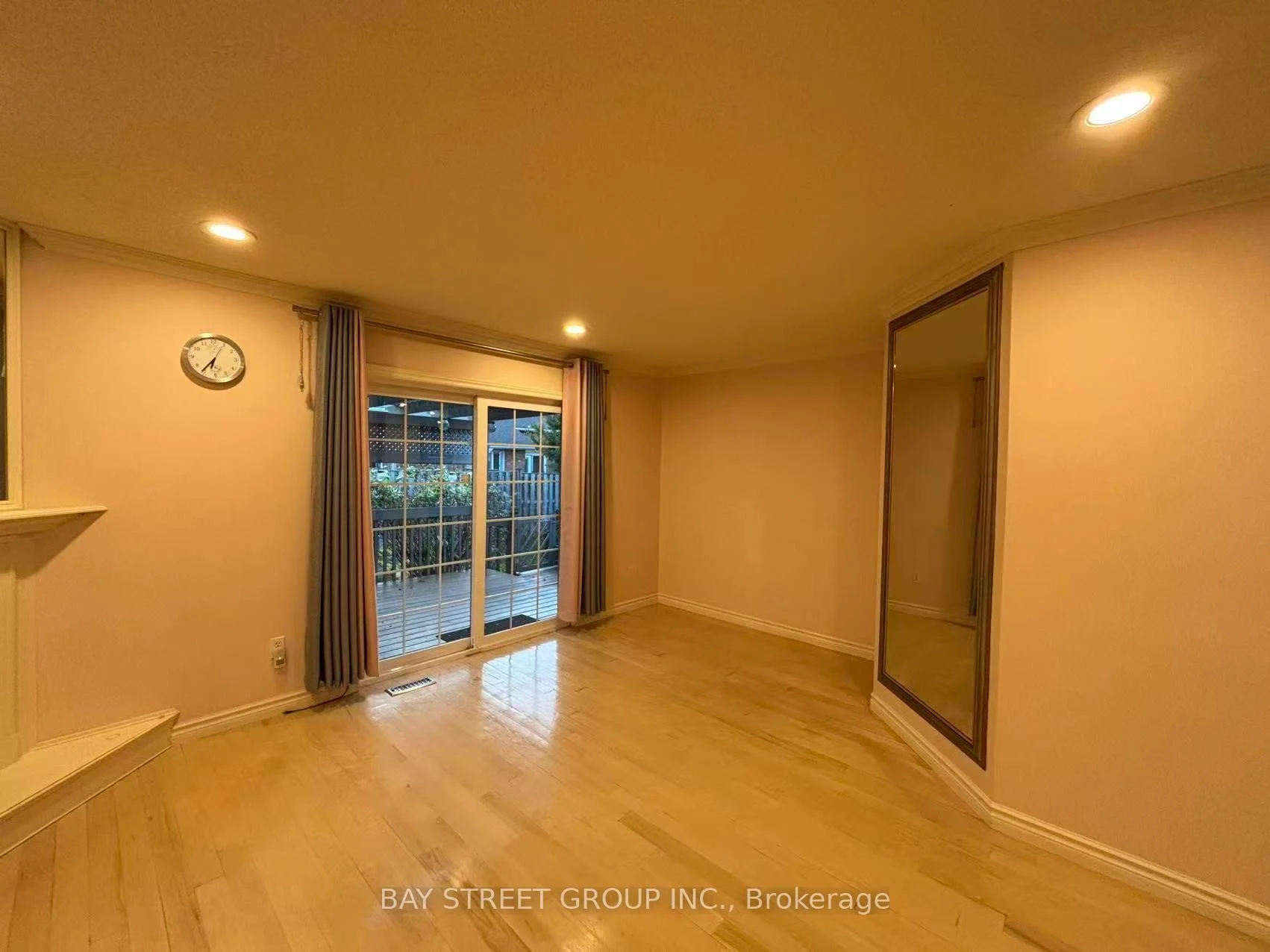 Photo 4 of Unit 18, 20 Meadowlands Boulevard, Hamilton, Meadowlands — HOMEH