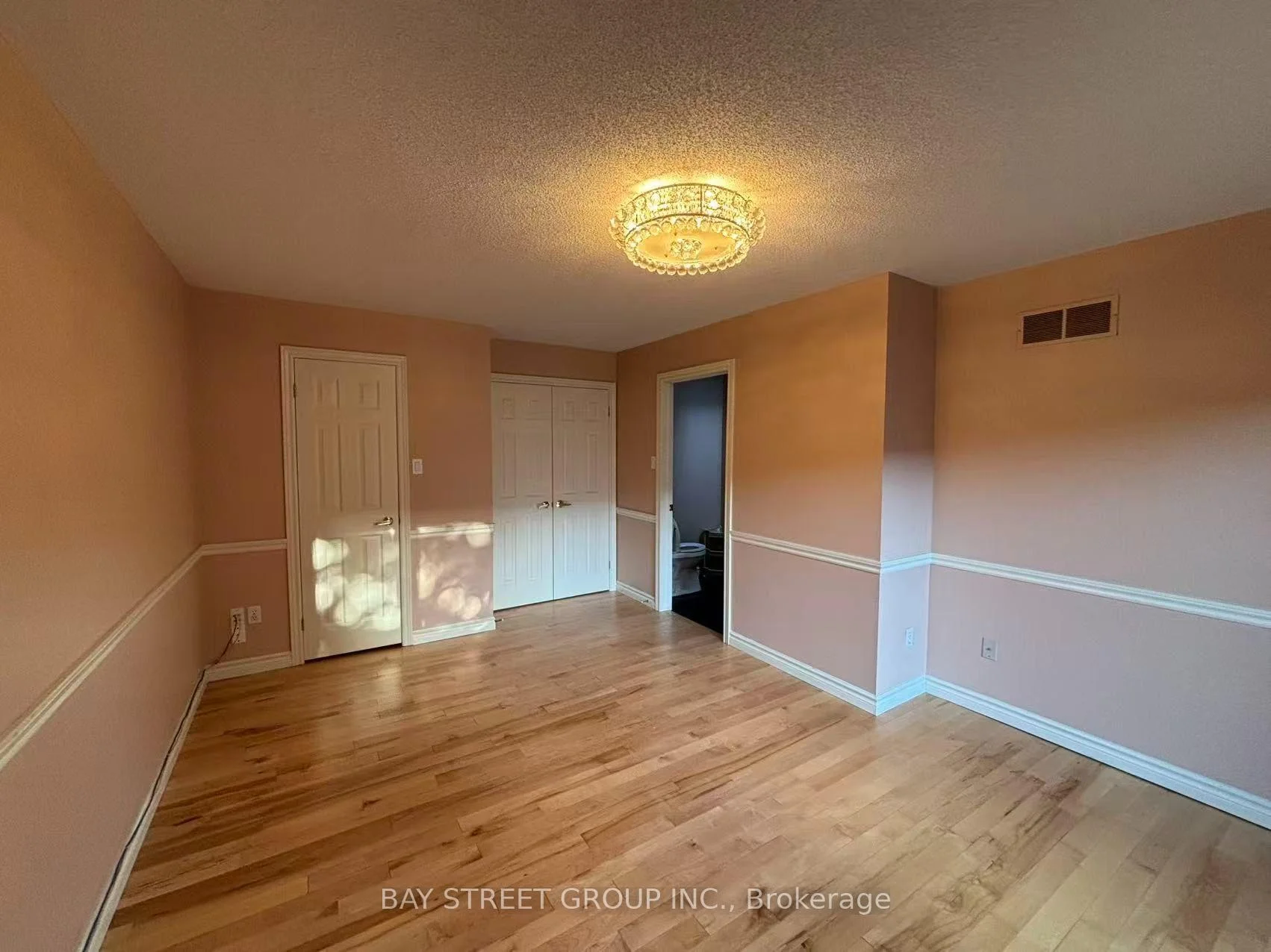 Photo 7 of Unit 18, 20 Meadowlands Boulevard, Hamilton, Meadowlands — HOMEH