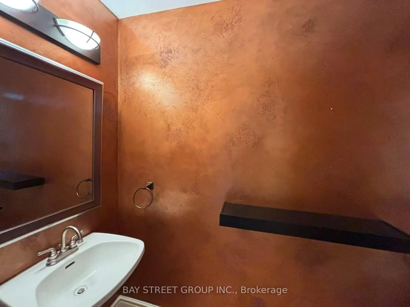 Photo 12 of Unit 18, 20 Meadowlands Boulevard, Hamilton, Meadowlands — HOMEH